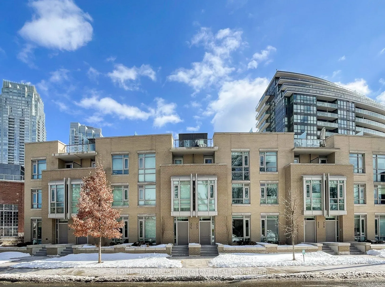 223 Duplex Avenue, #TH121