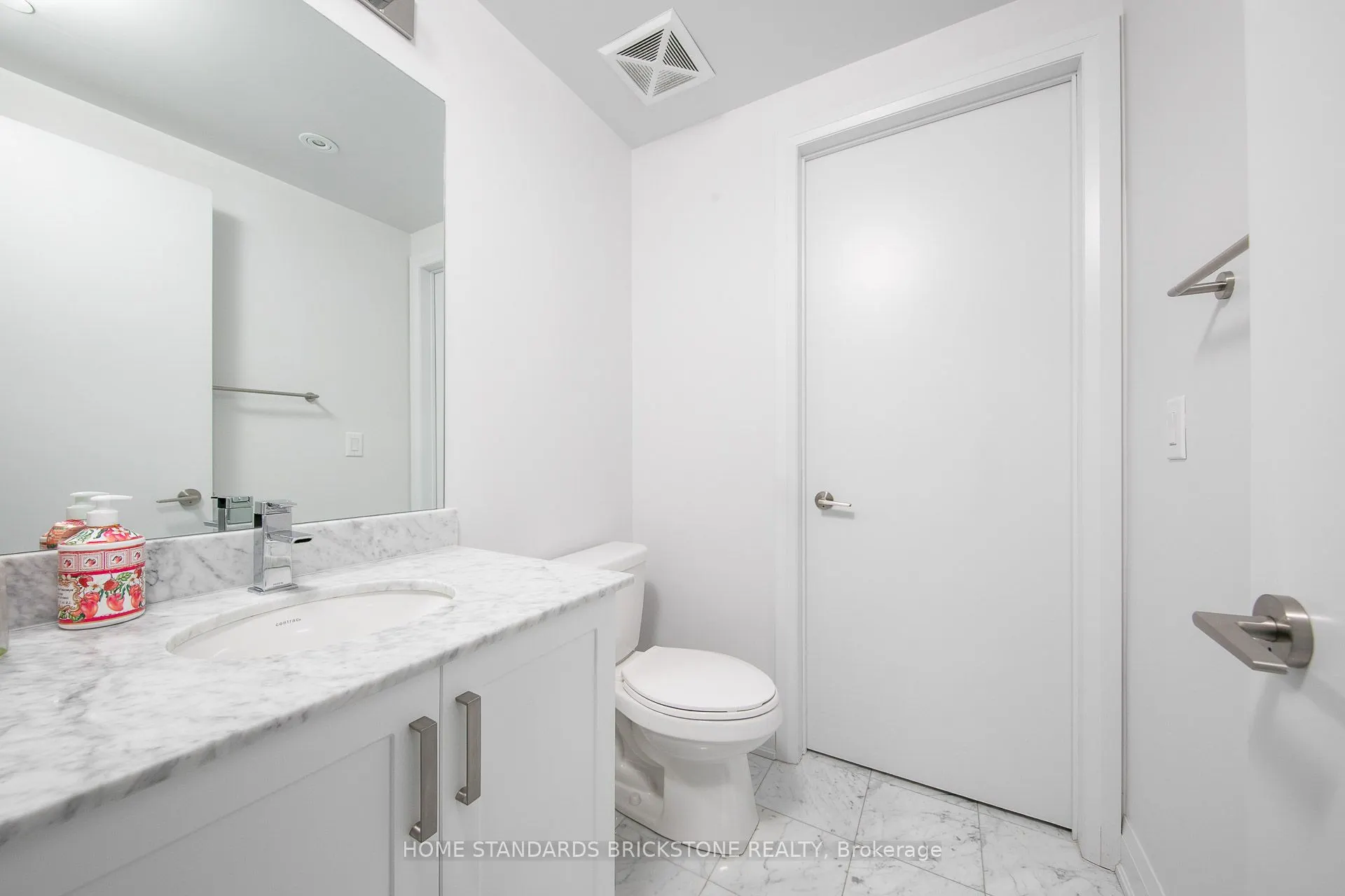 223 Duplex Avenue, #TH121