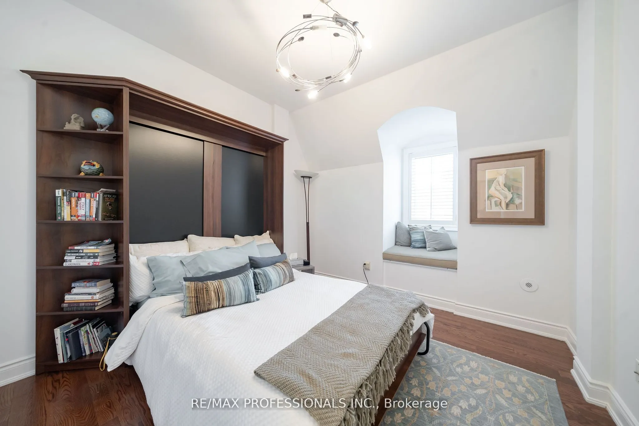 1111 Avenue Road, #205