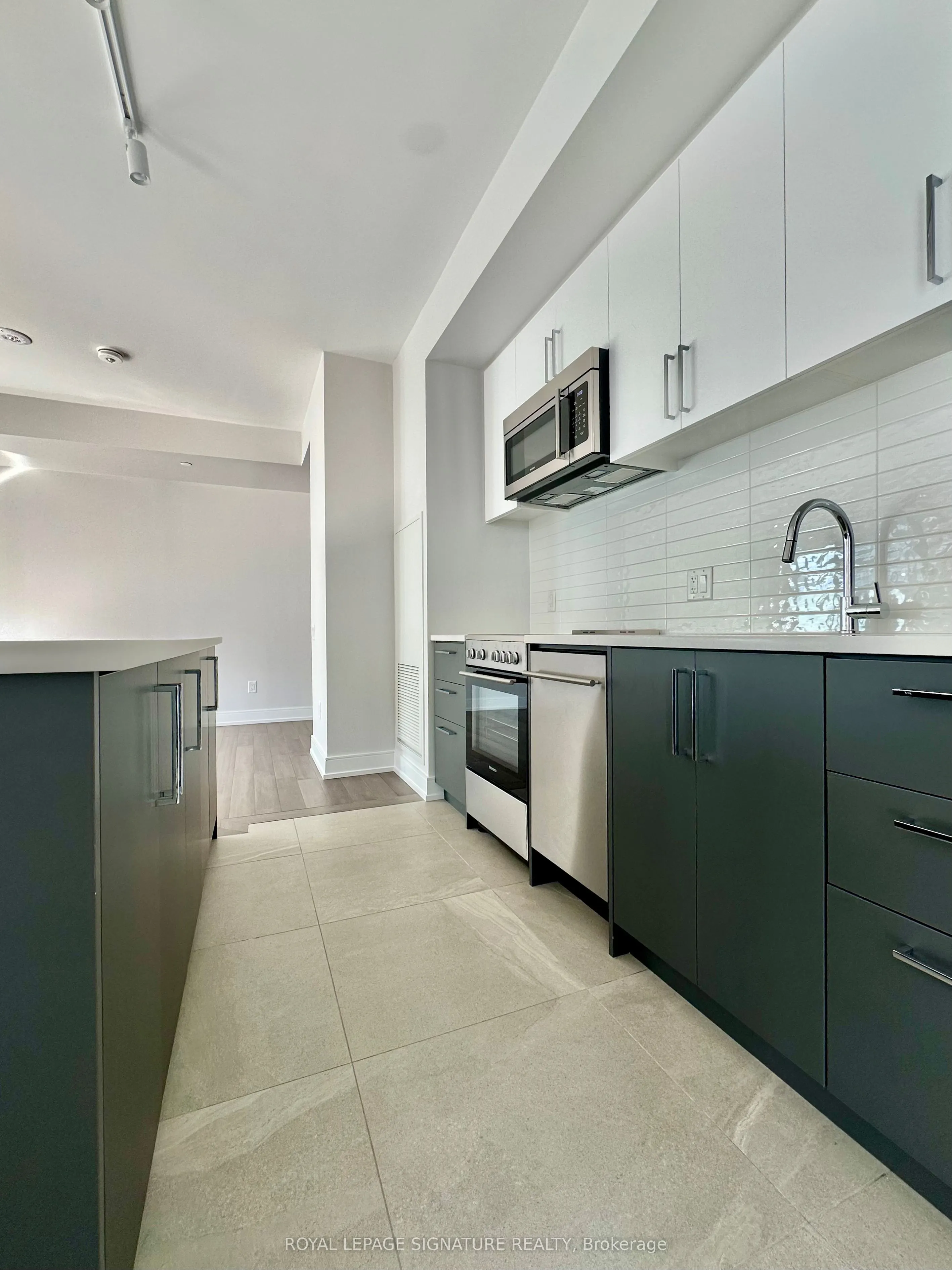 2525 Bathurst Street, #903