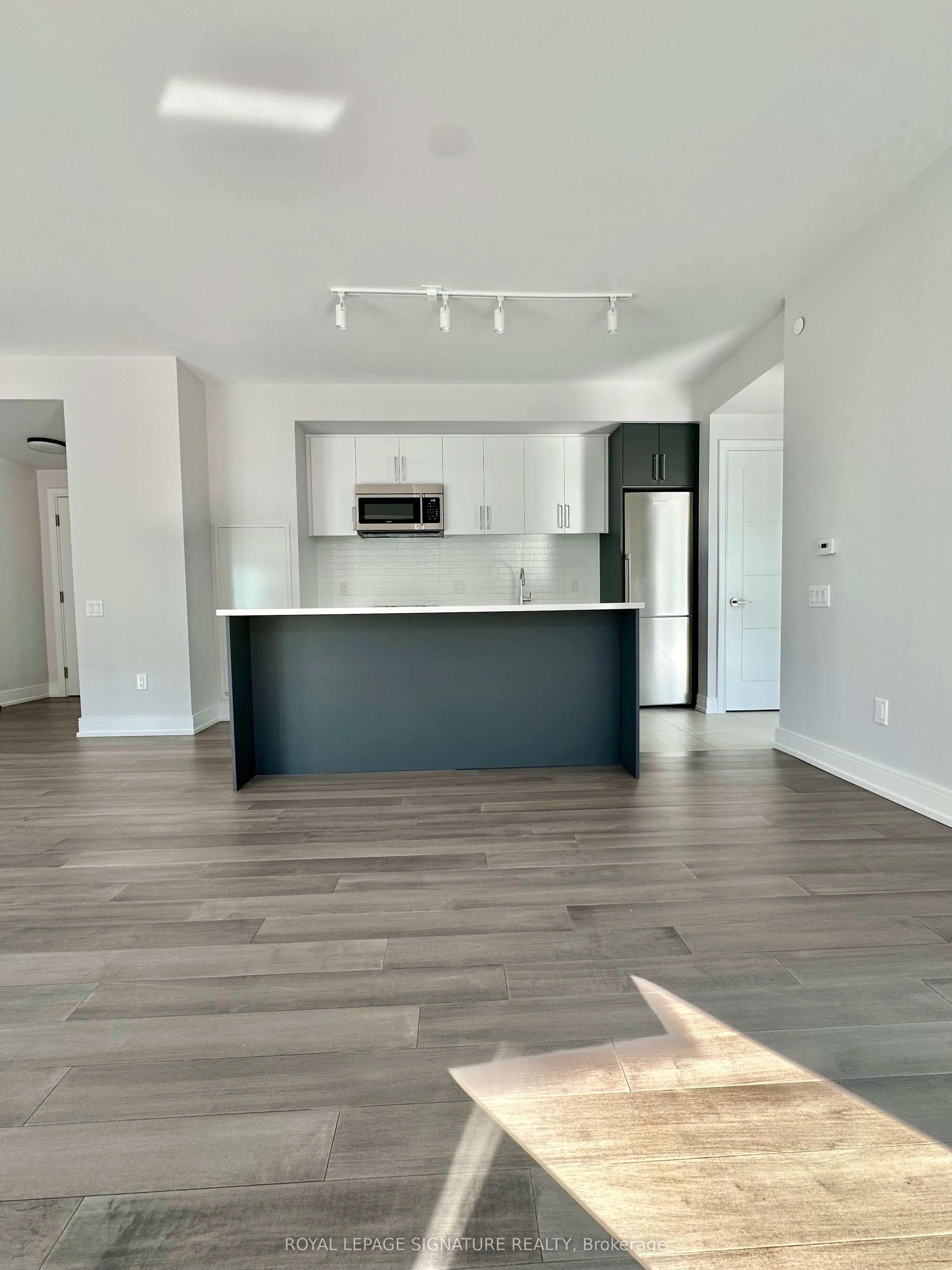 2525 Bathurst Street, #903