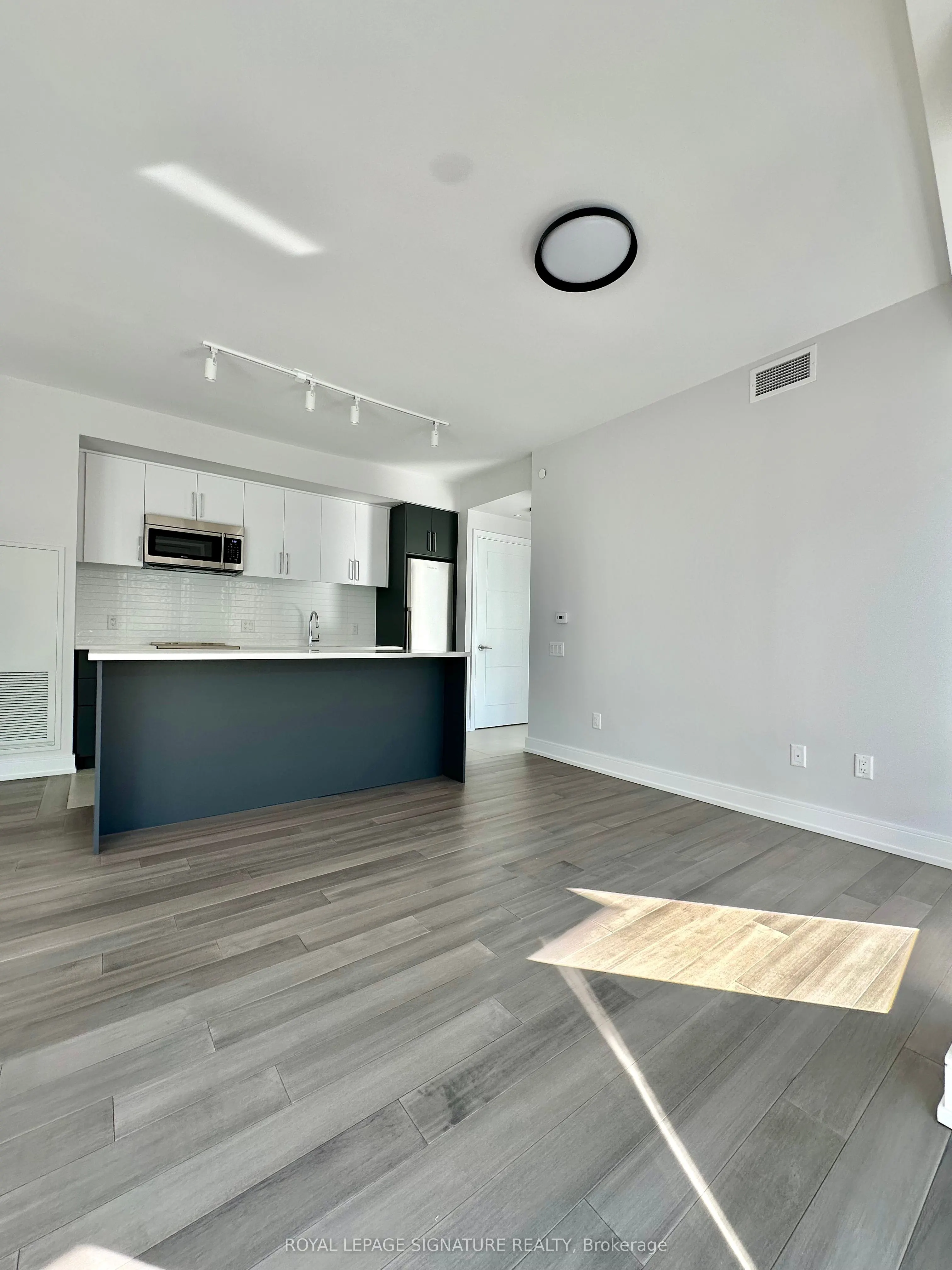 2525 Bathurst Street, #903