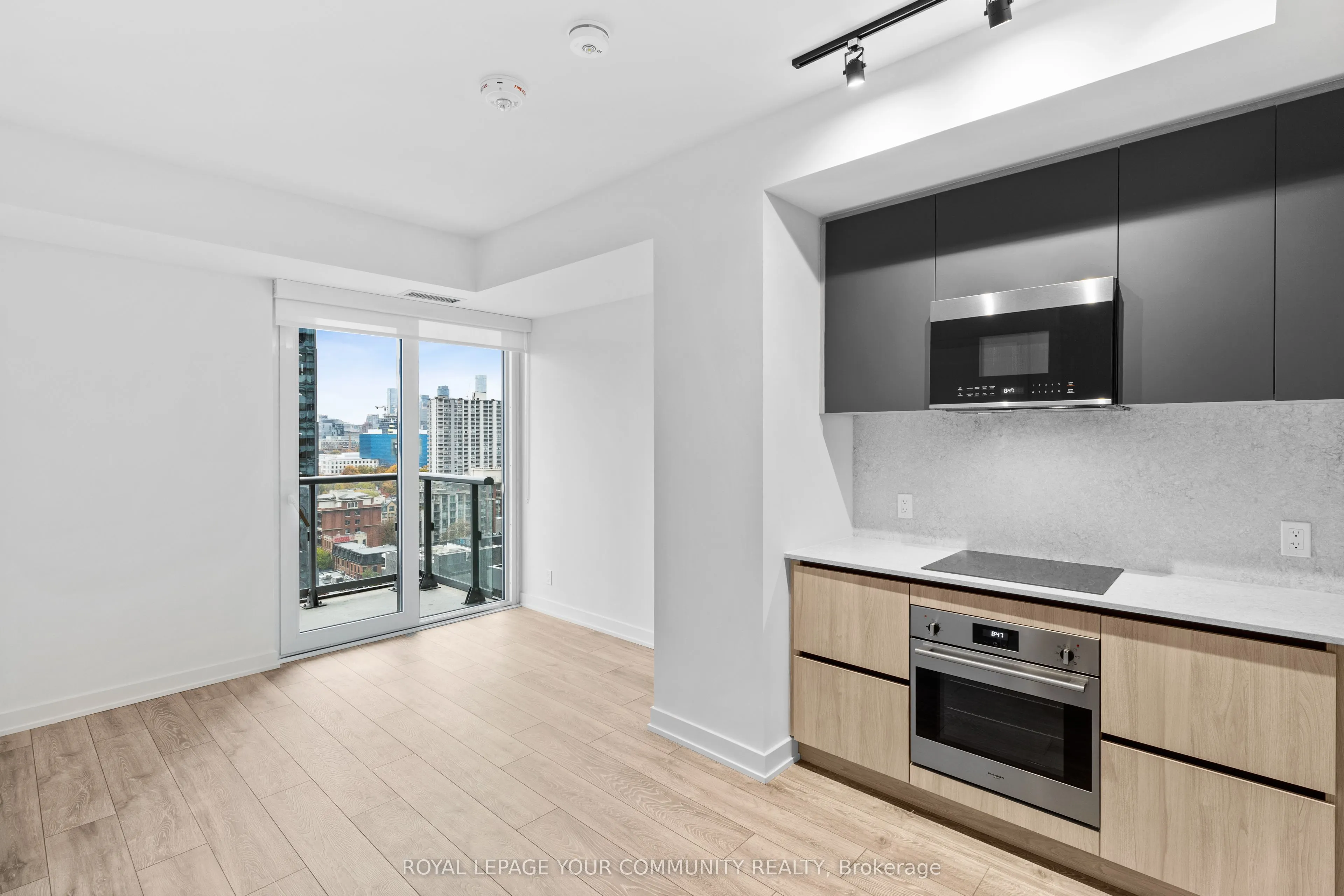 108 Peter St Street, #1625