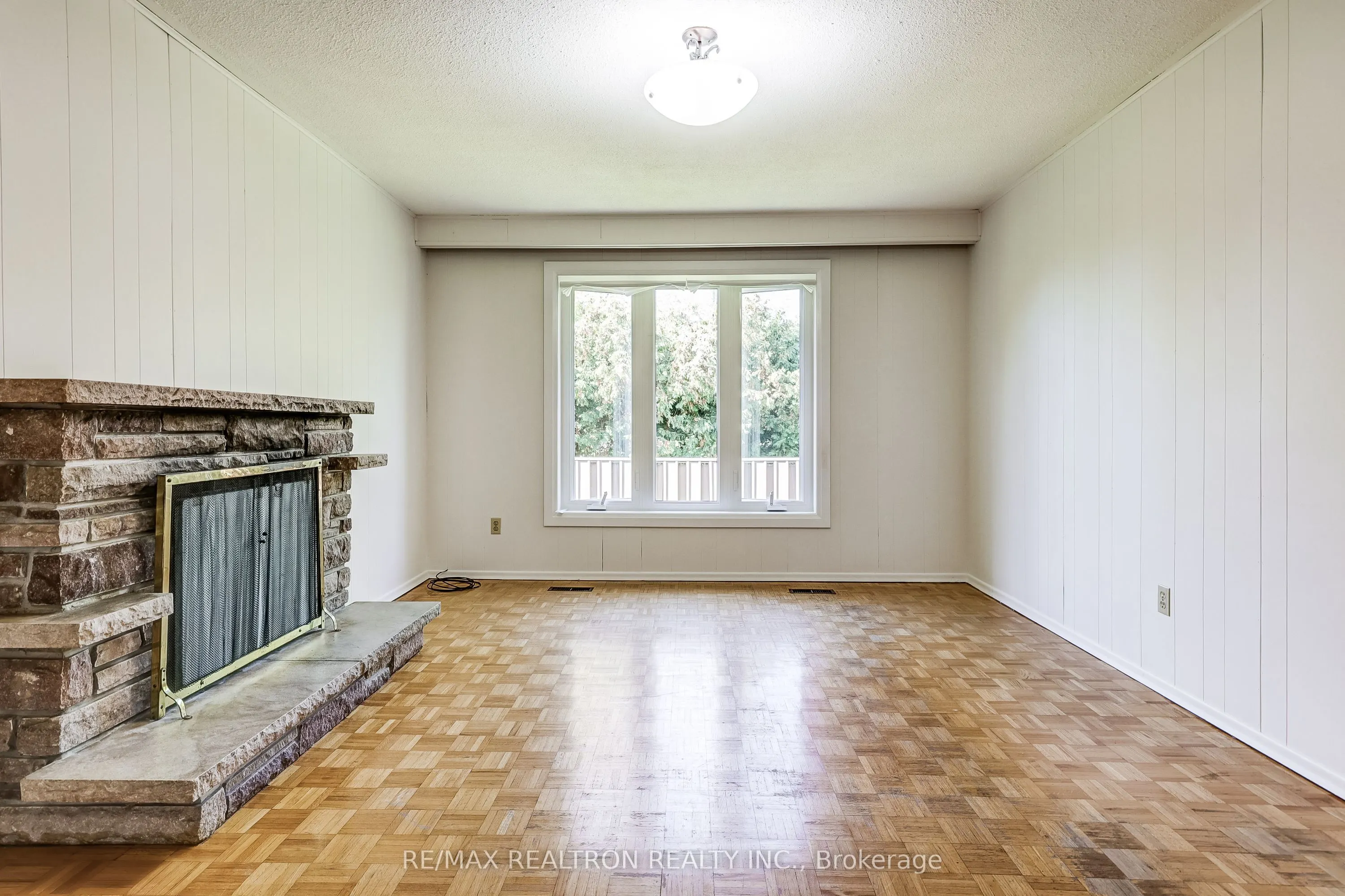 18 Axsmith Crescent