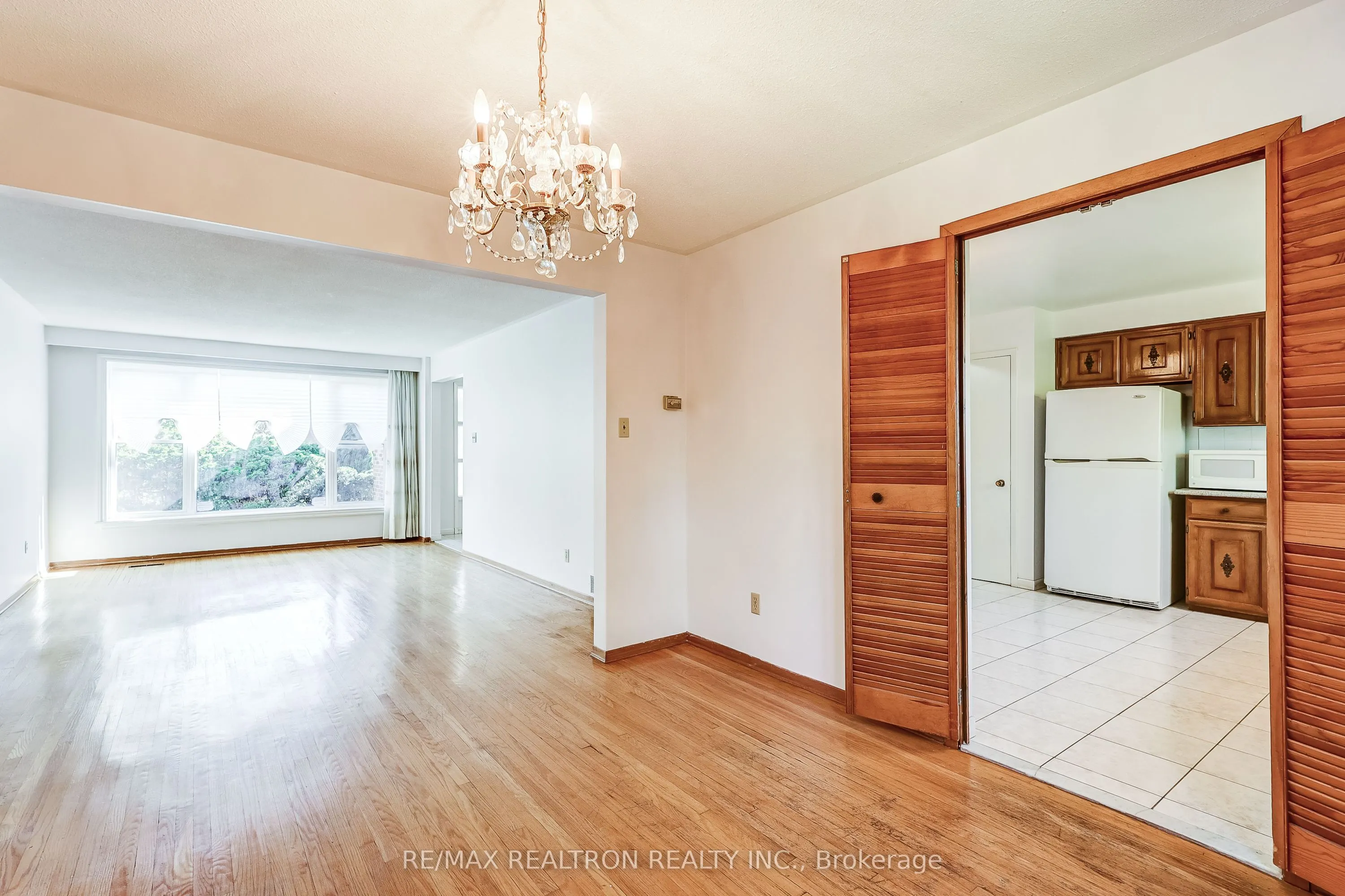 18 Axsmith Crescent