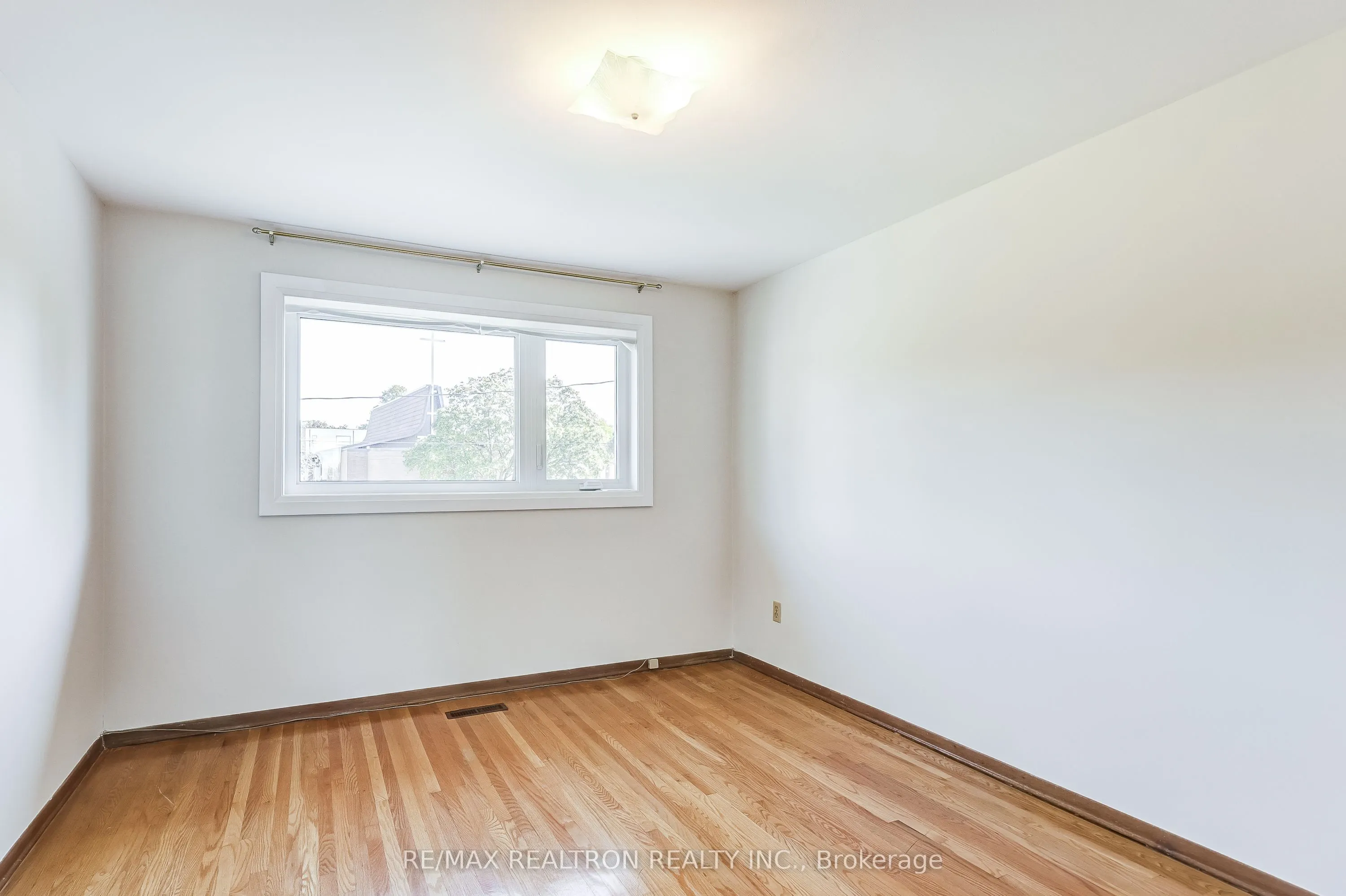 18 Axsmith Crescent