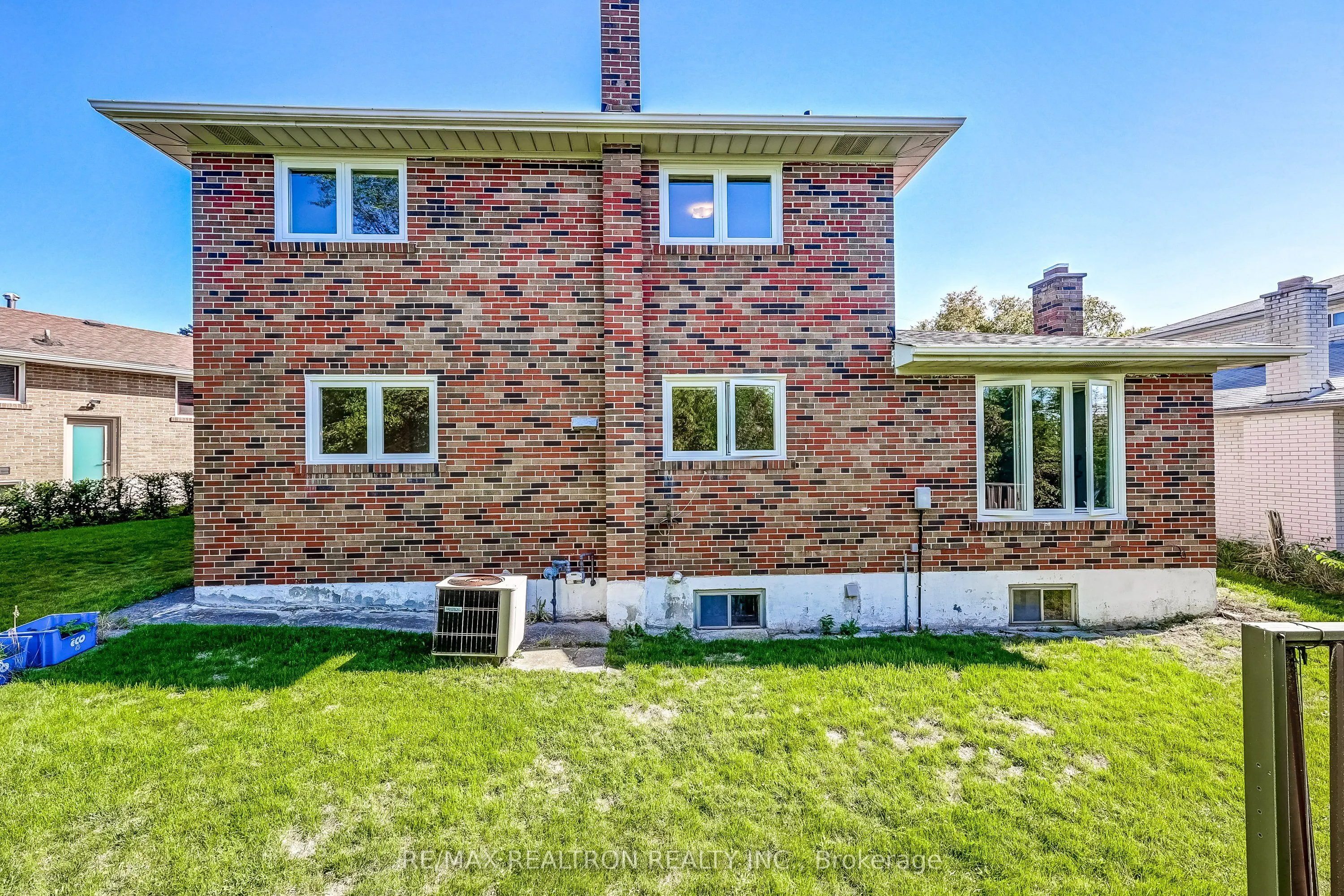 18 Axsmith Crescent