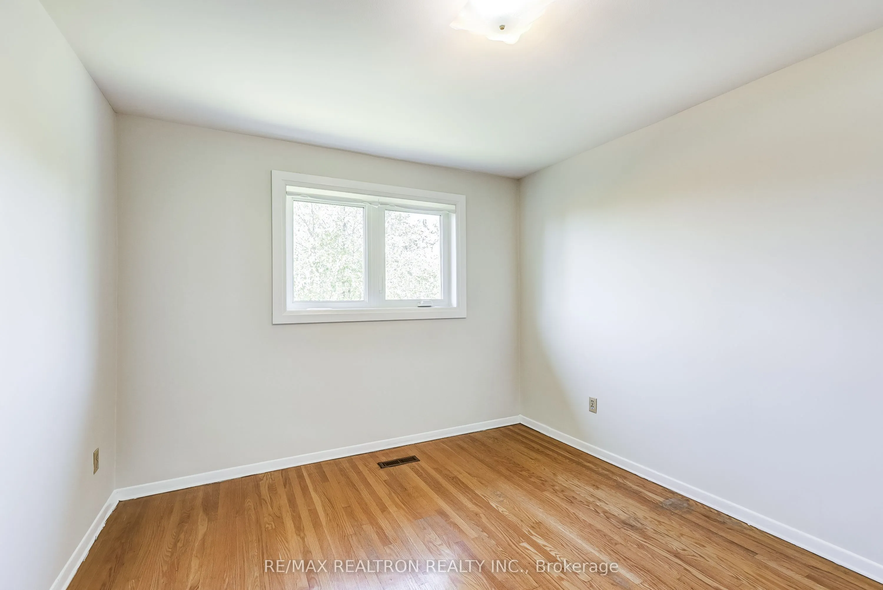 18 Axsmith Crescent