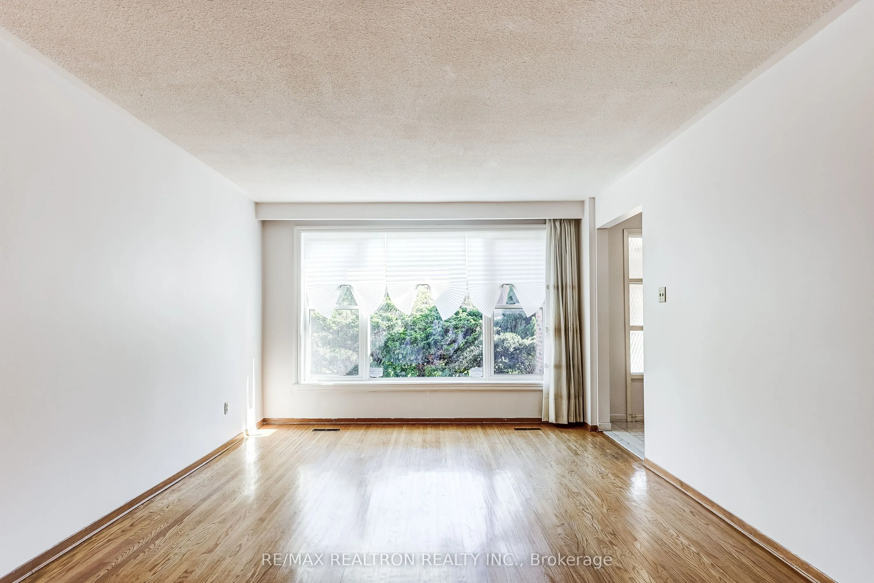 18 Axsmith Crescent