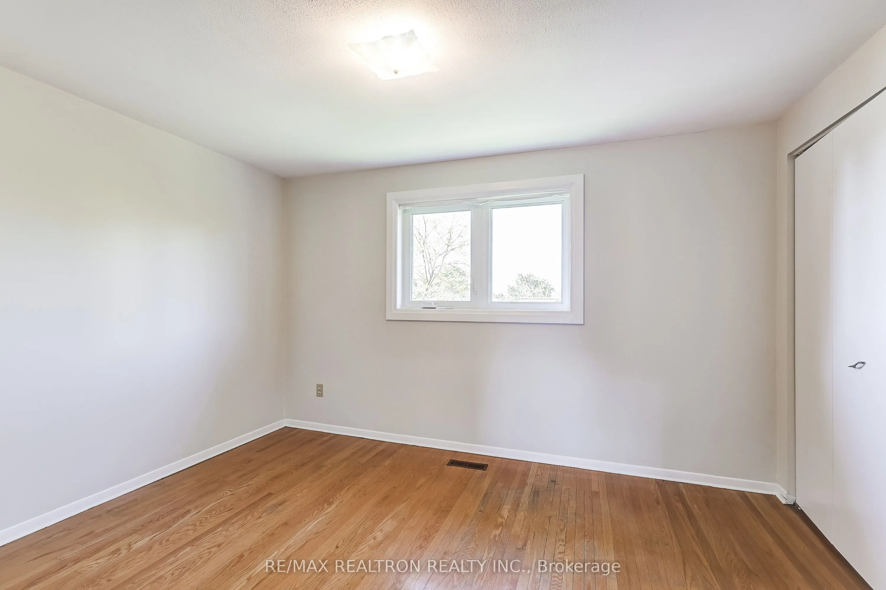 18 Axsmith Crescent