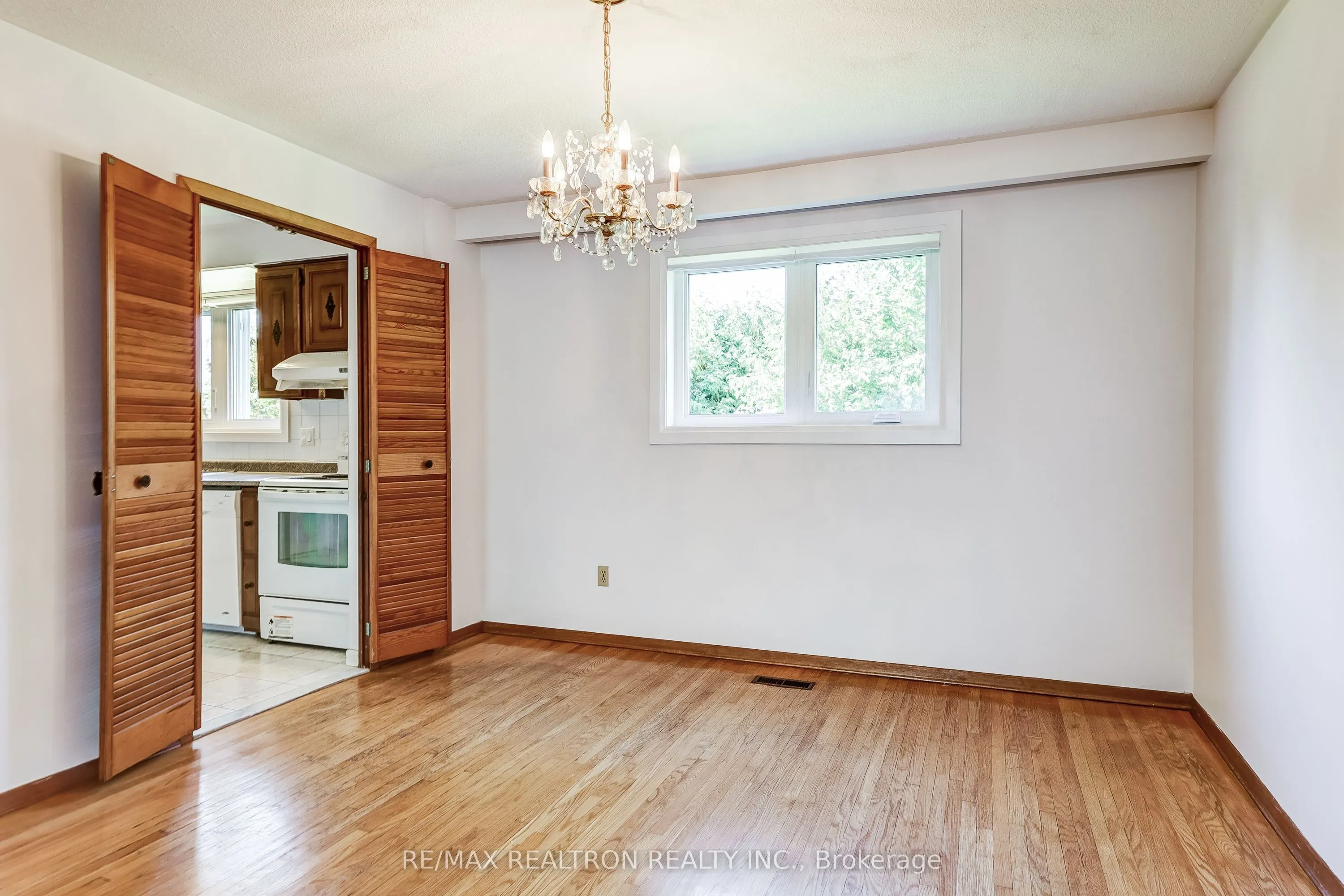 18 Axsmith Crescent