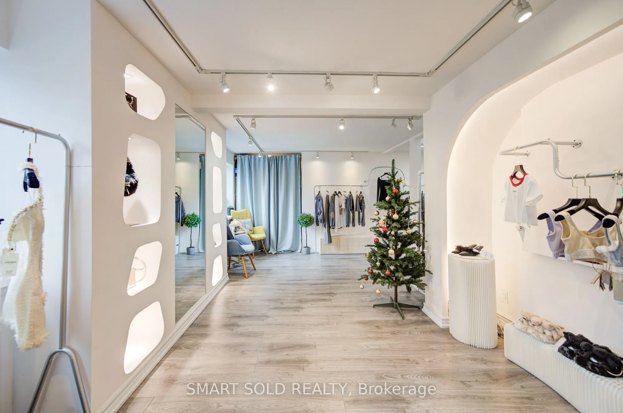 5445 Yonge Street