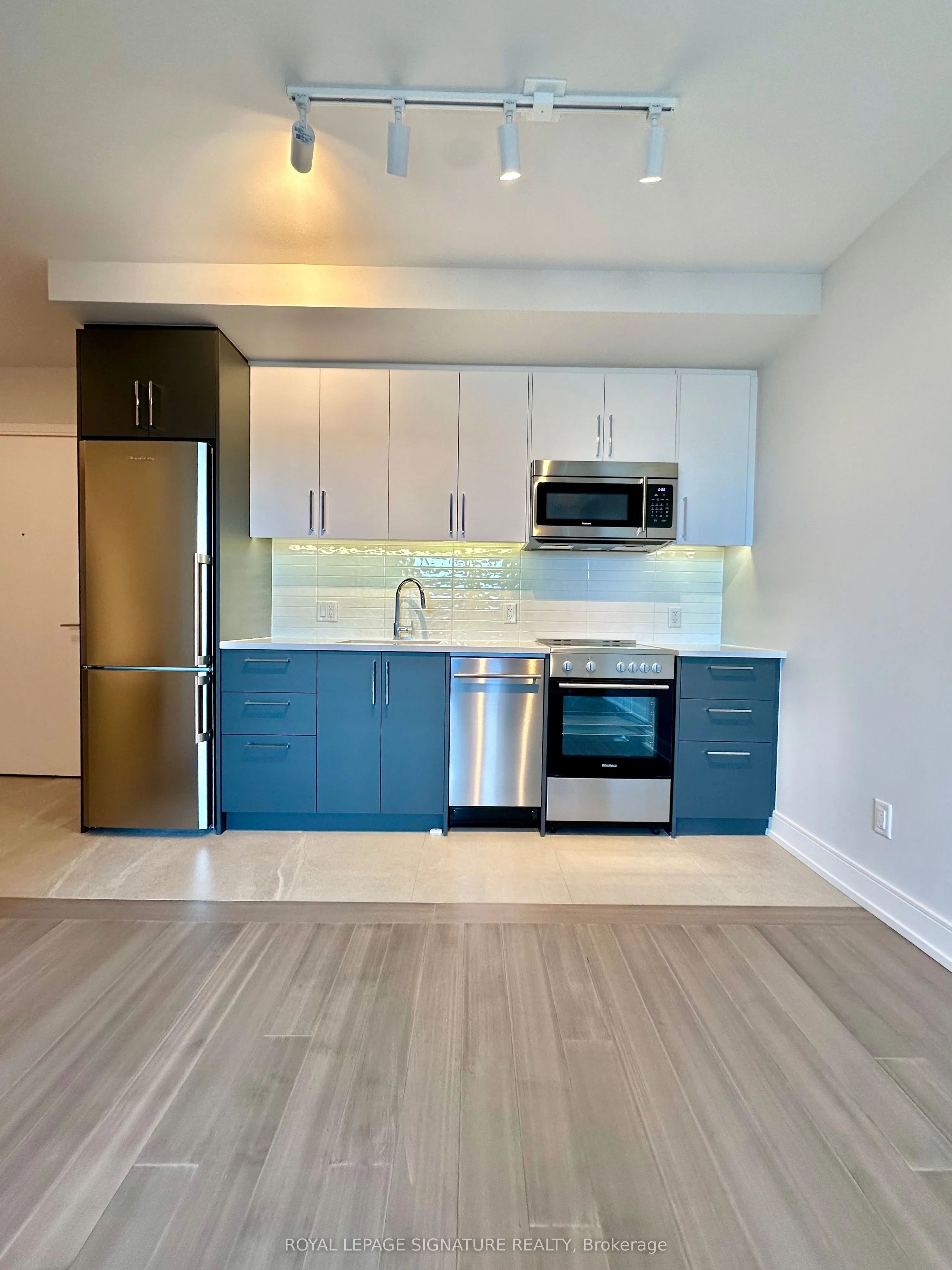 664 Spadina Avenue, #501