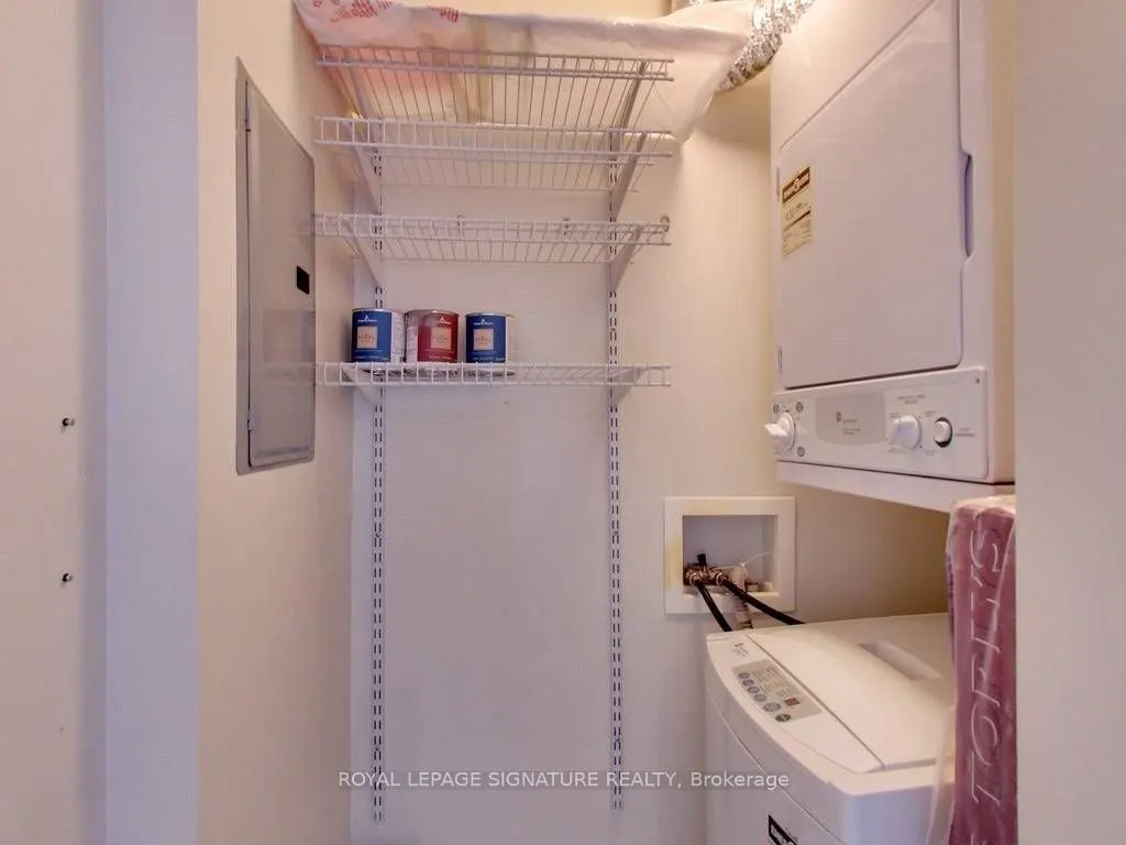 438 King Street W, #1307