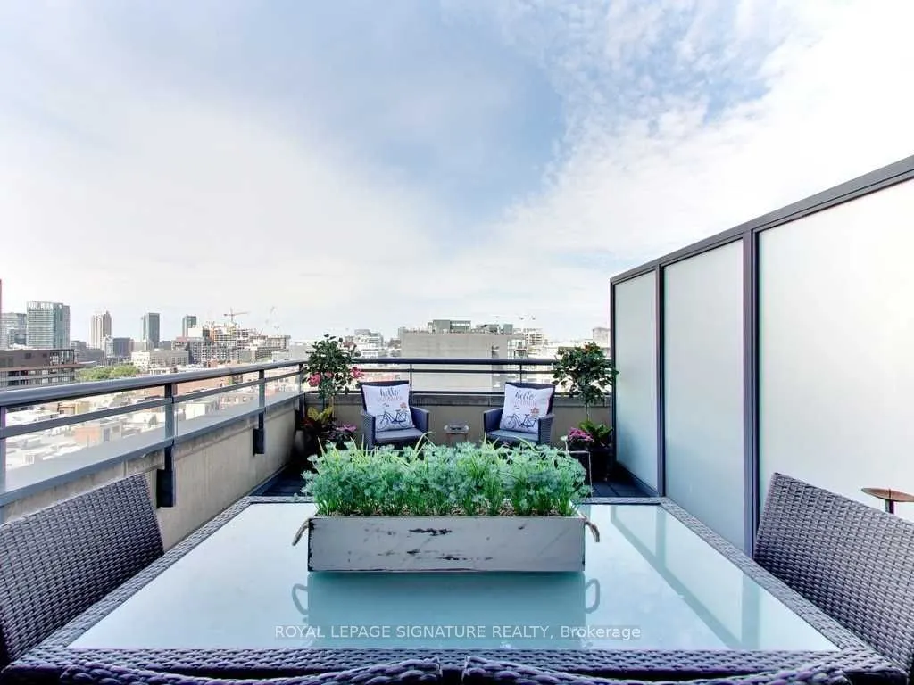 438 King Street W, #1307