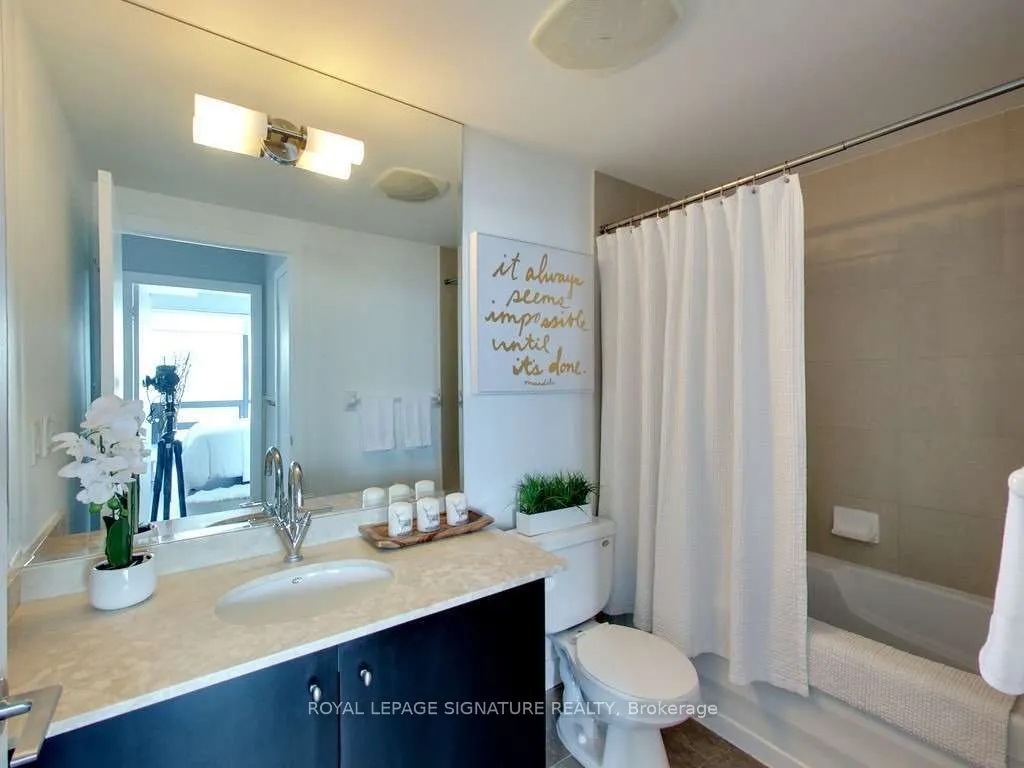 438 King Street W, #1307