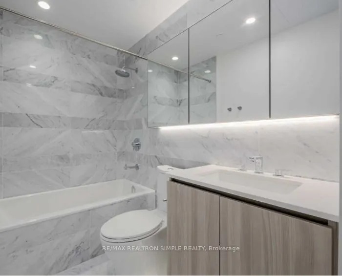 19 Bathurst Street, #1001
