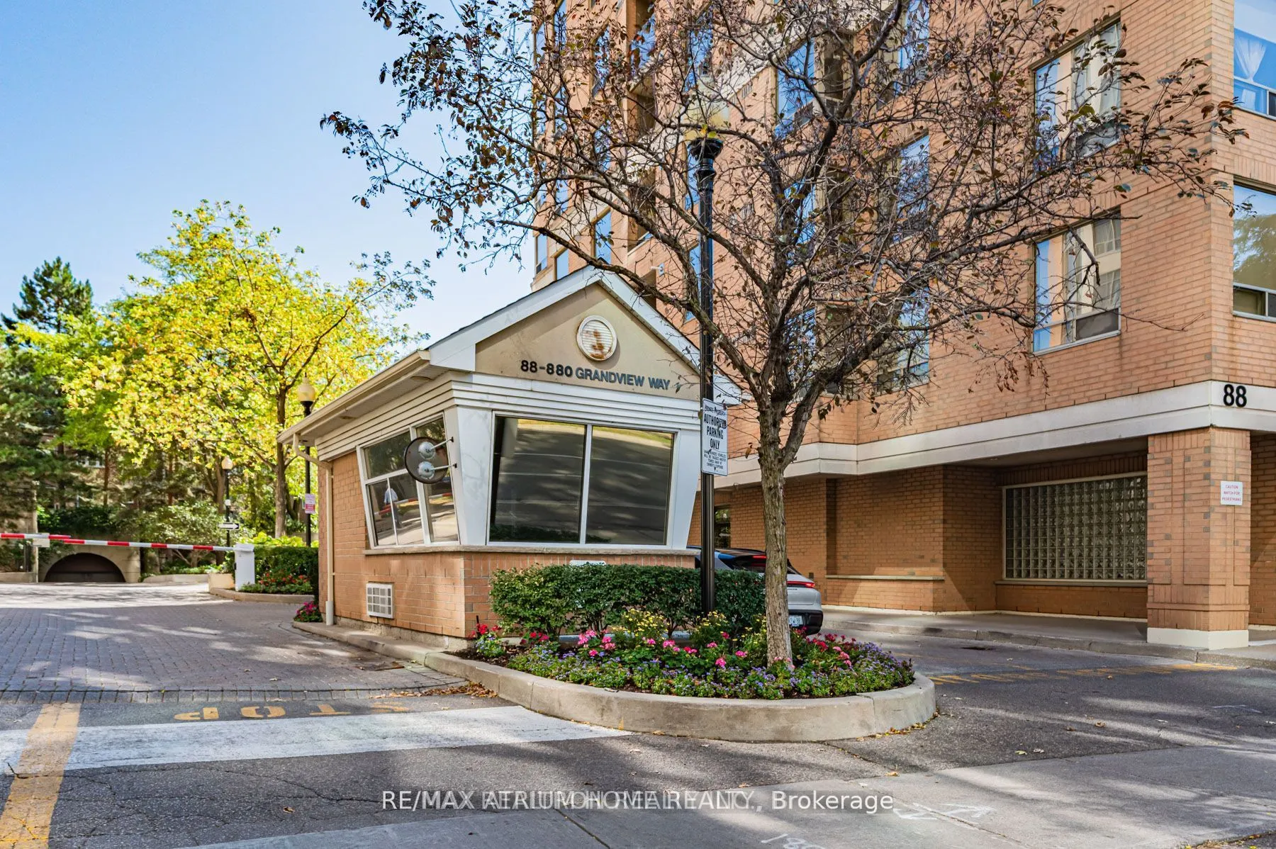 88 Grandview Way, #PH11