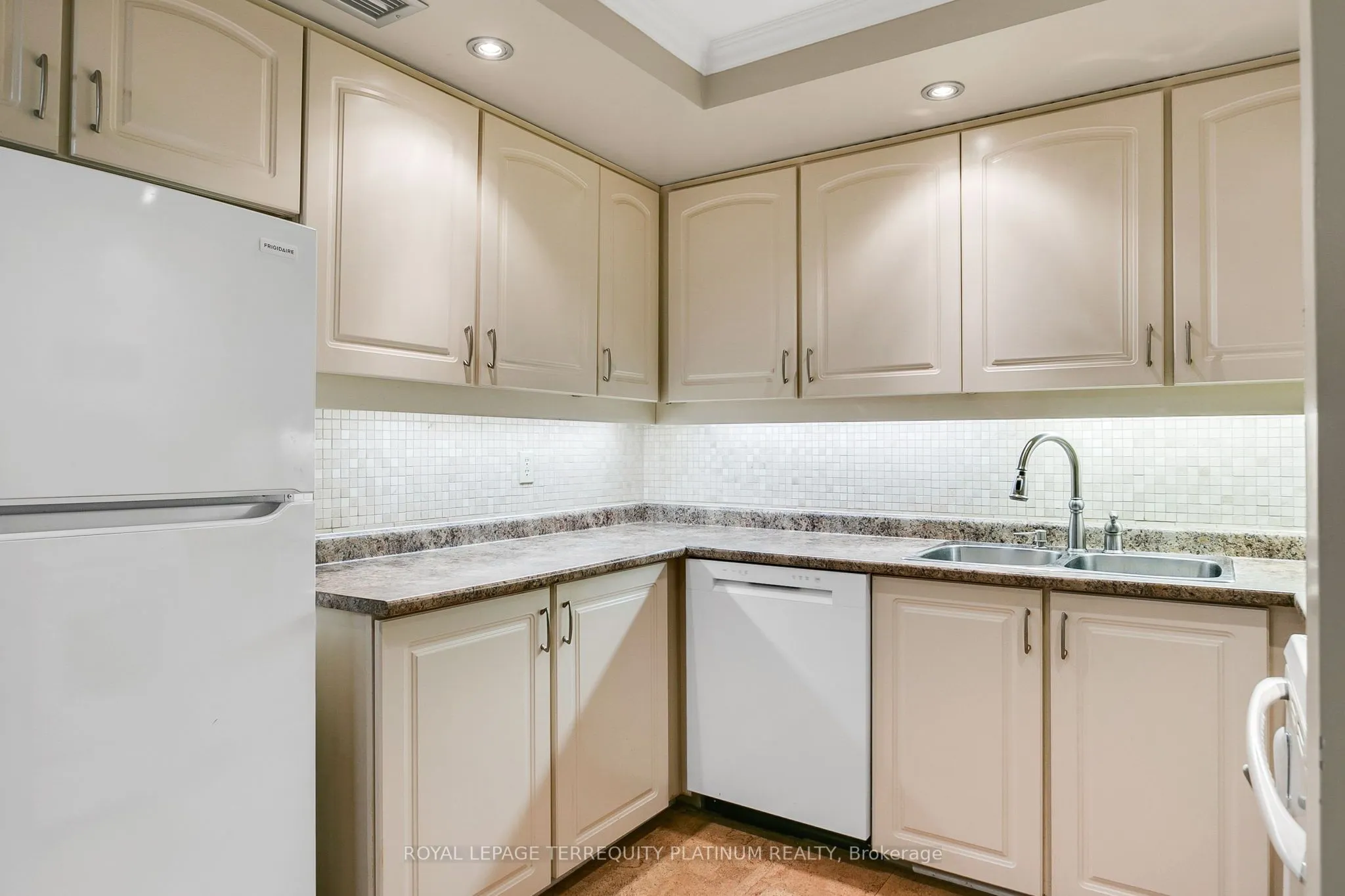 3 Concorde Place, #1202