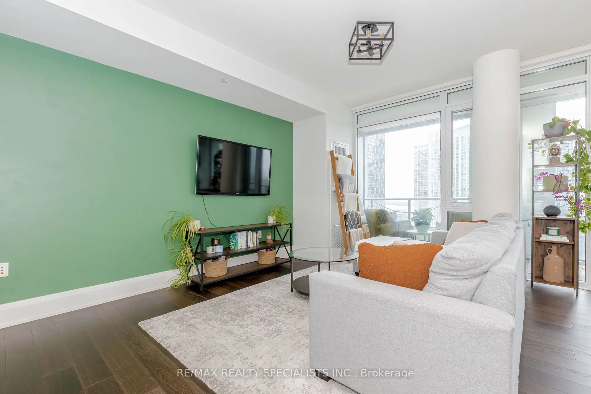 576 FRONT Street W, #1705