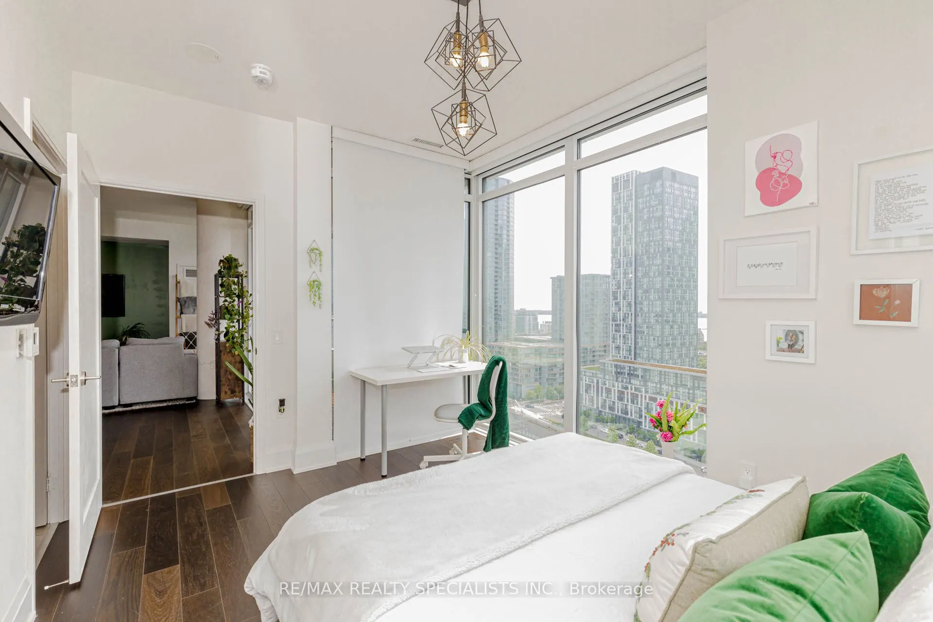 576 FRONT Street W, #1705