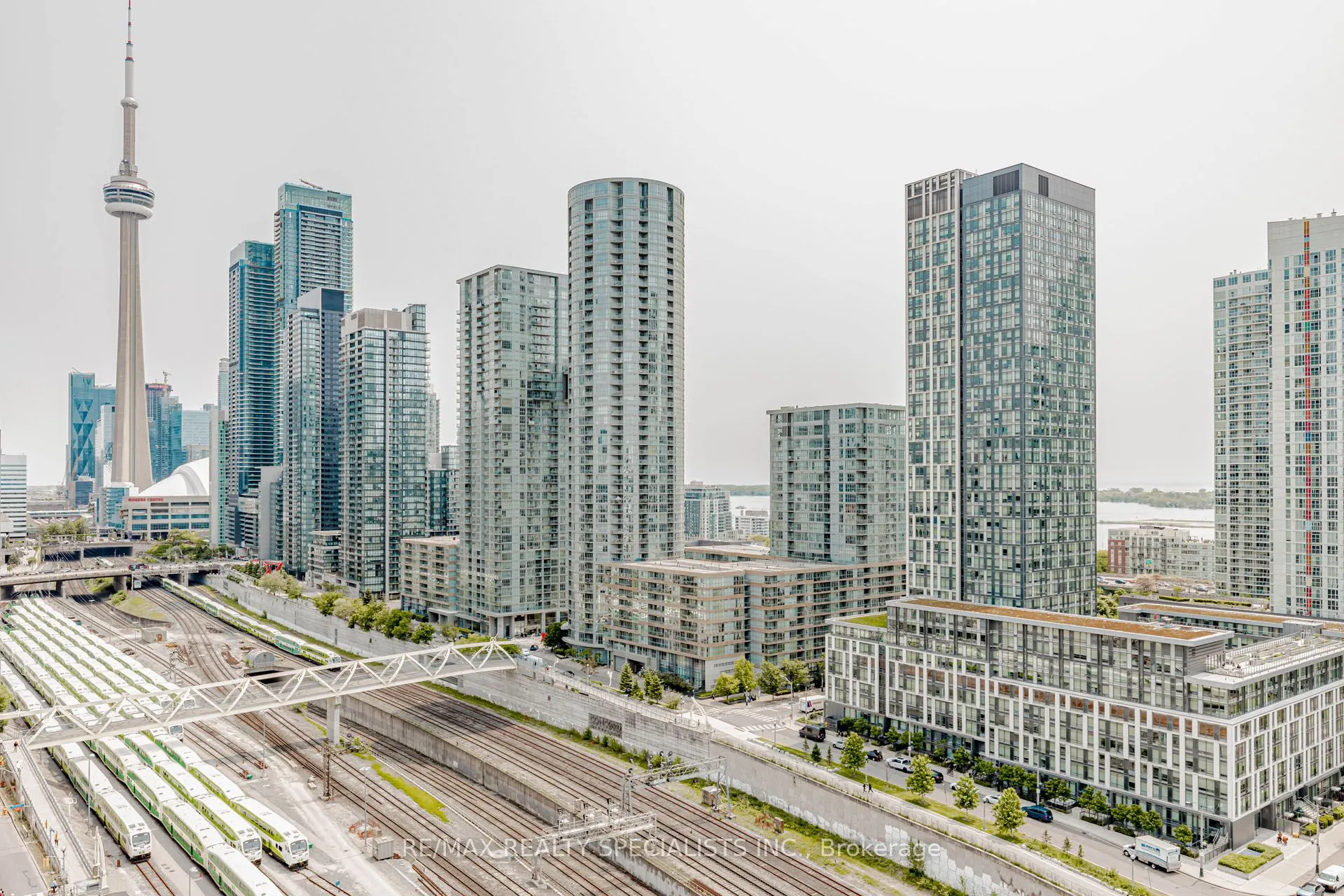 576 FRONT Street W, #1705