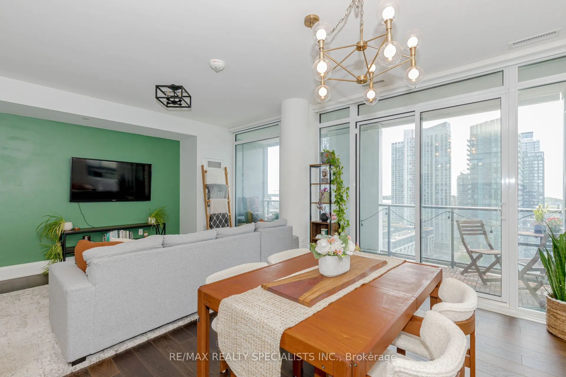 576 FRONT Street W, #1705