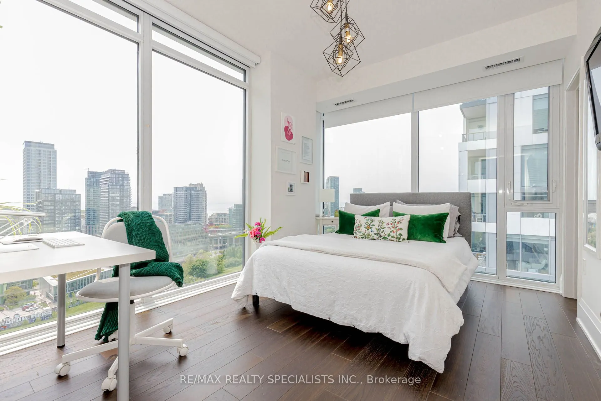 576 FRONT Street W, #1705