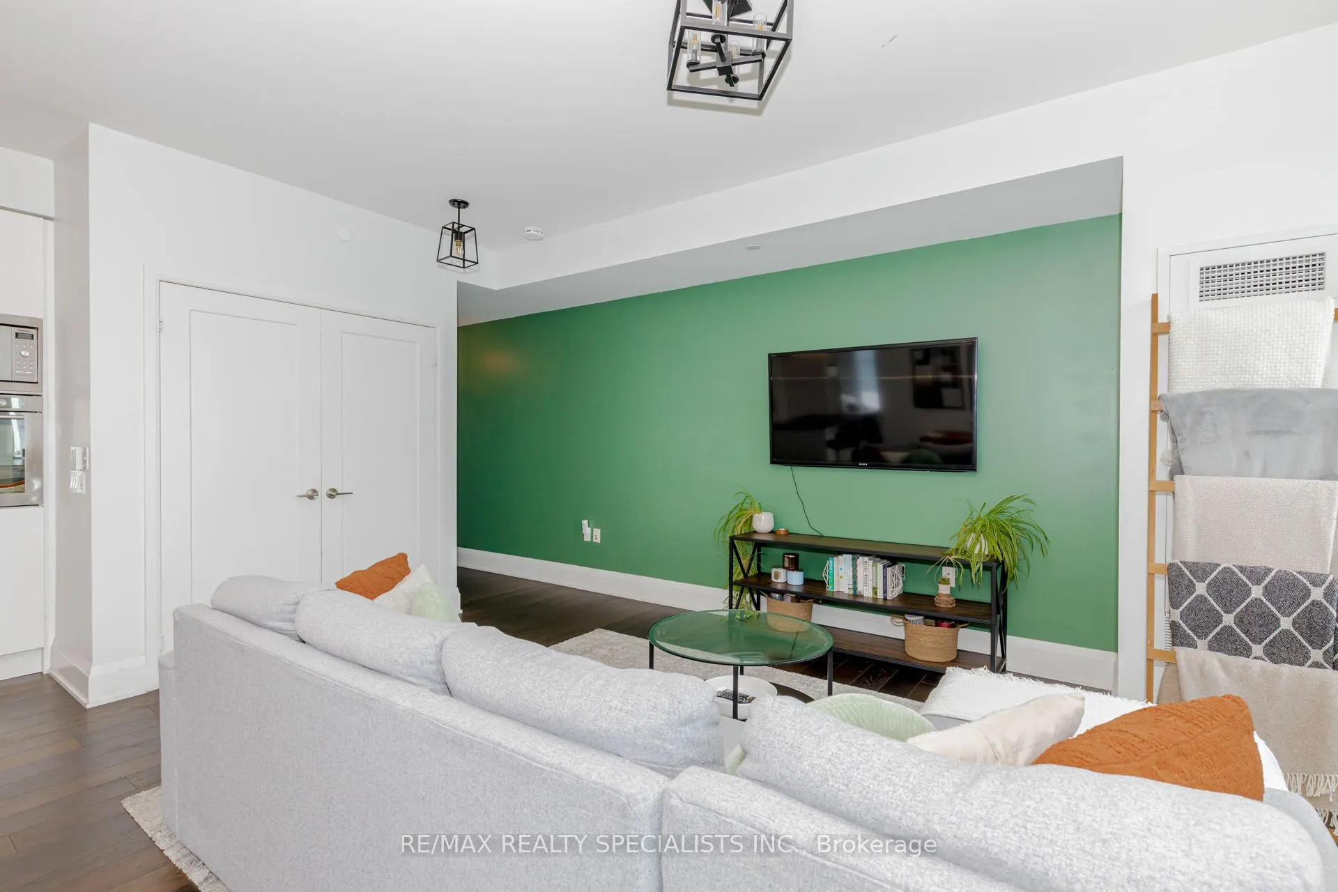 576 FRONT Street W, #1705