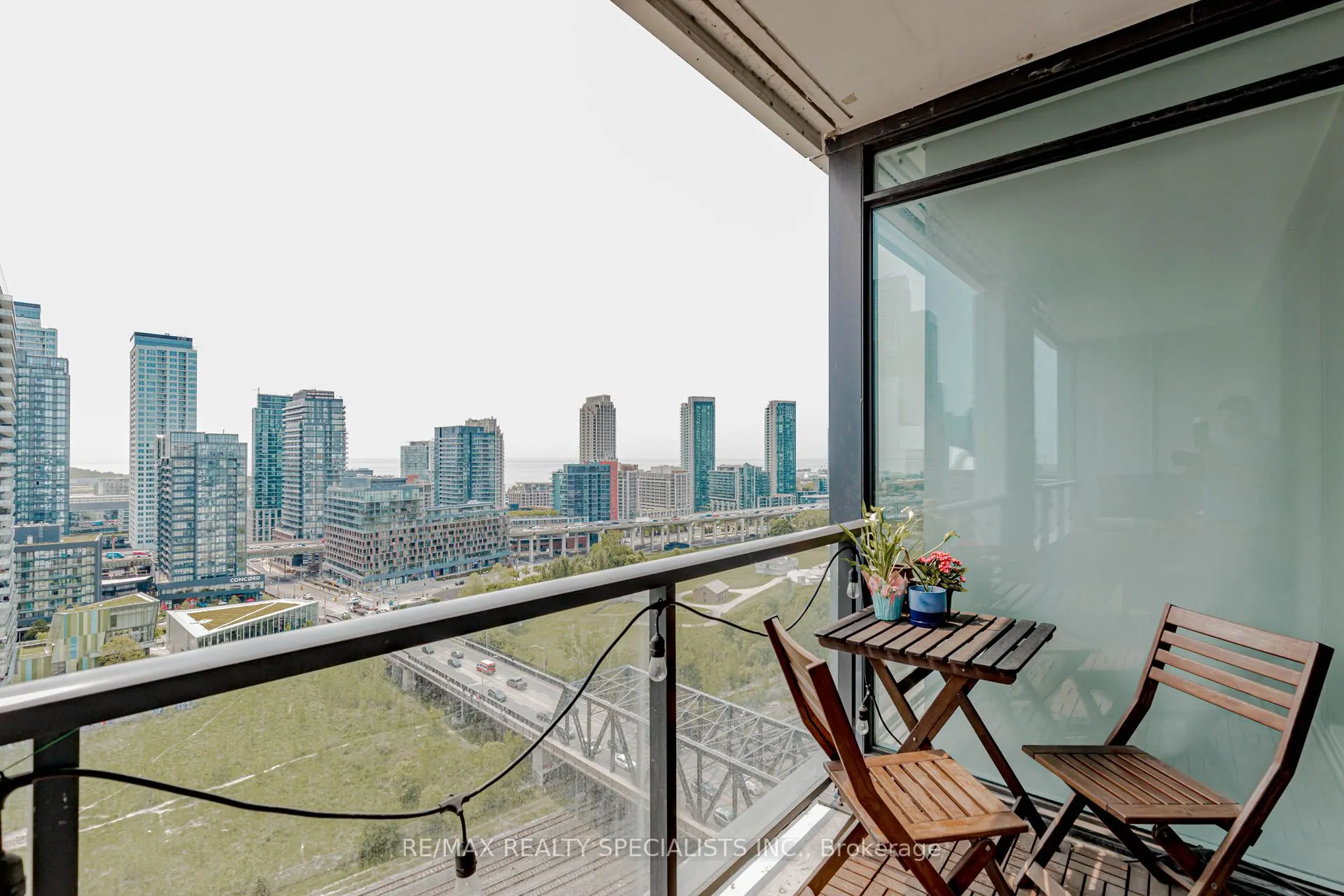 576 FRONT Street W, #1705