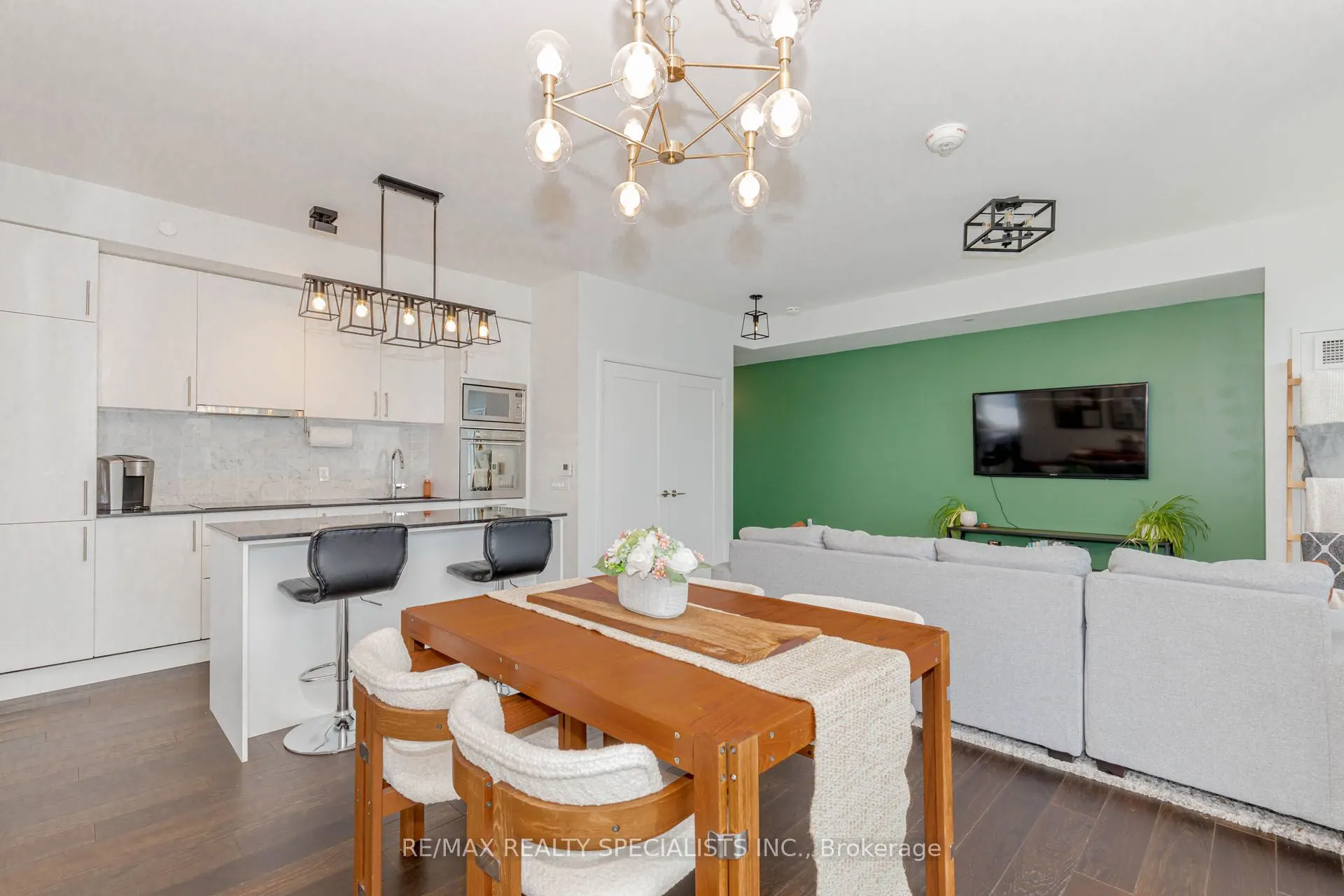576 FRONT Street W, #1705