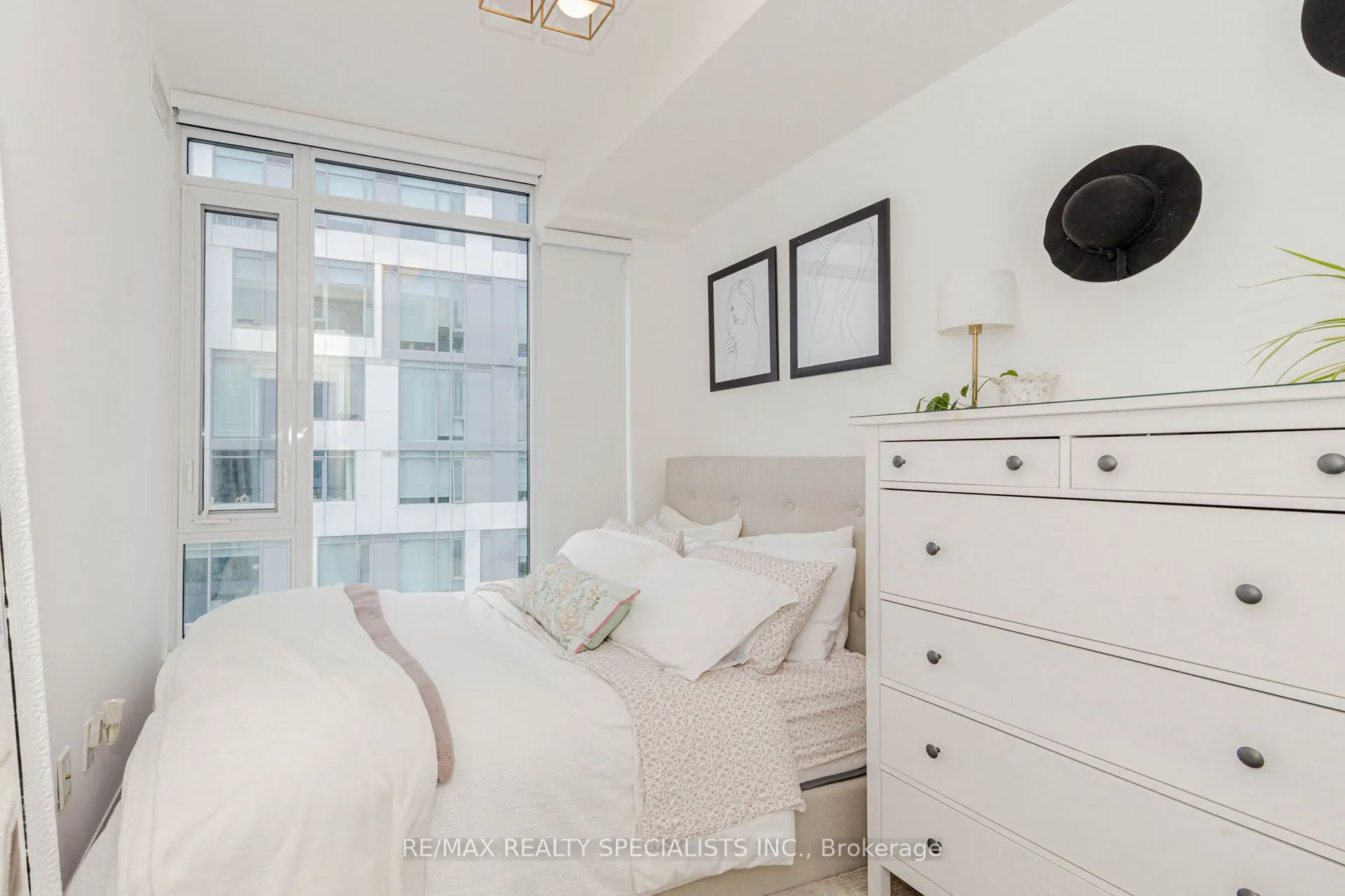 576 FRONT Street W, #1705