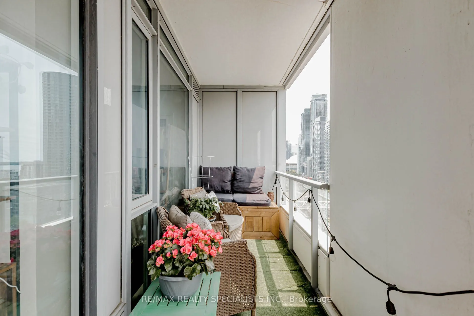 576 FRONT Street W, #1705