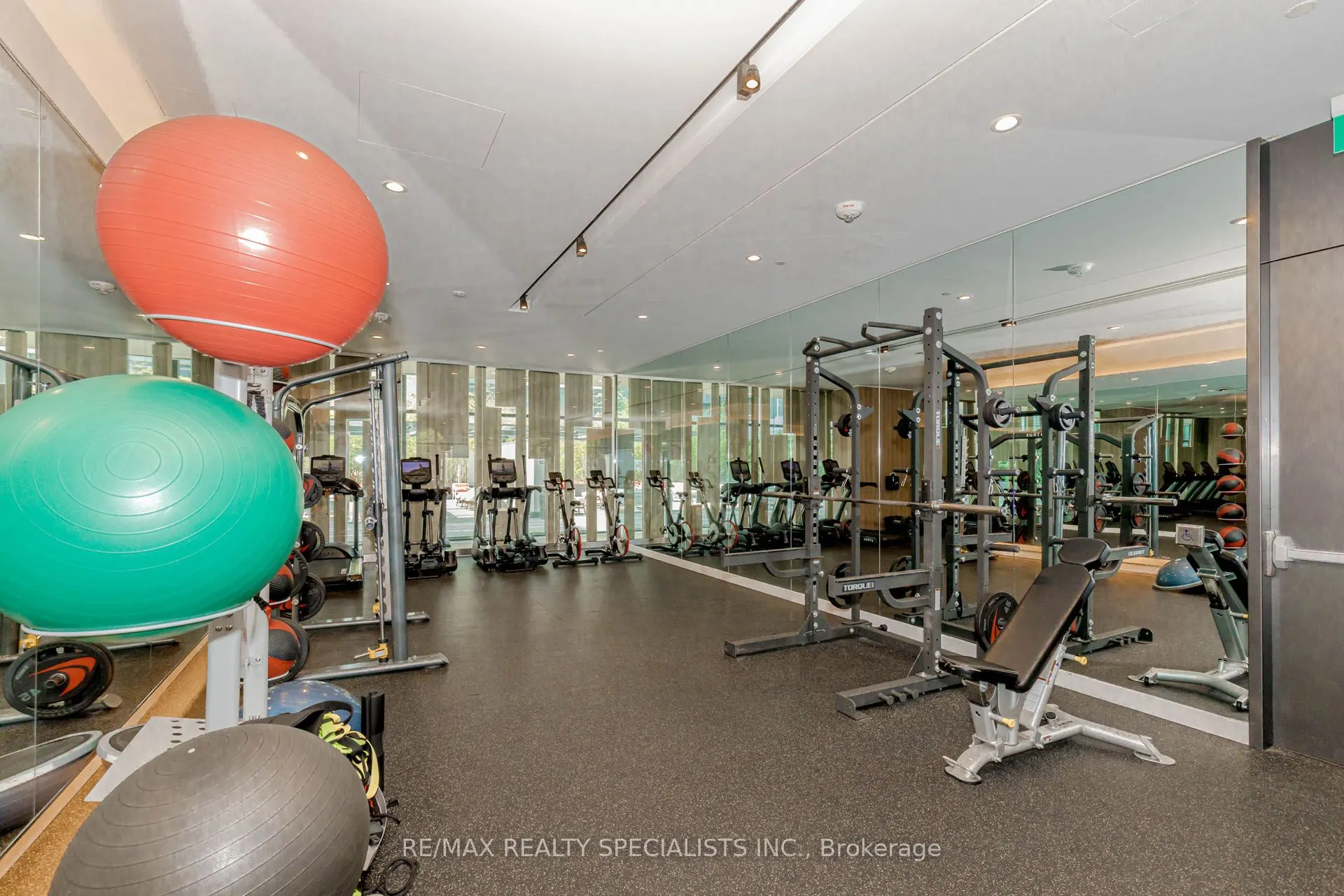 576 FRONT Street W, #1705