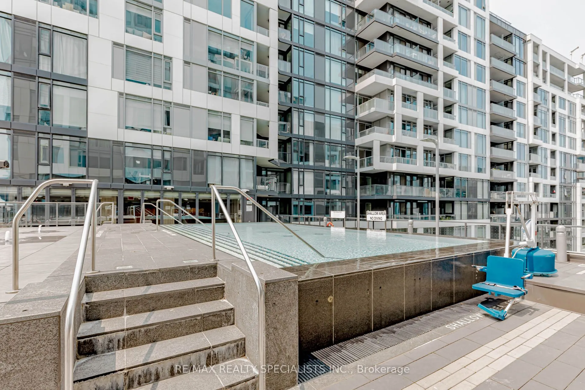 576 FRONT Street W, #1705