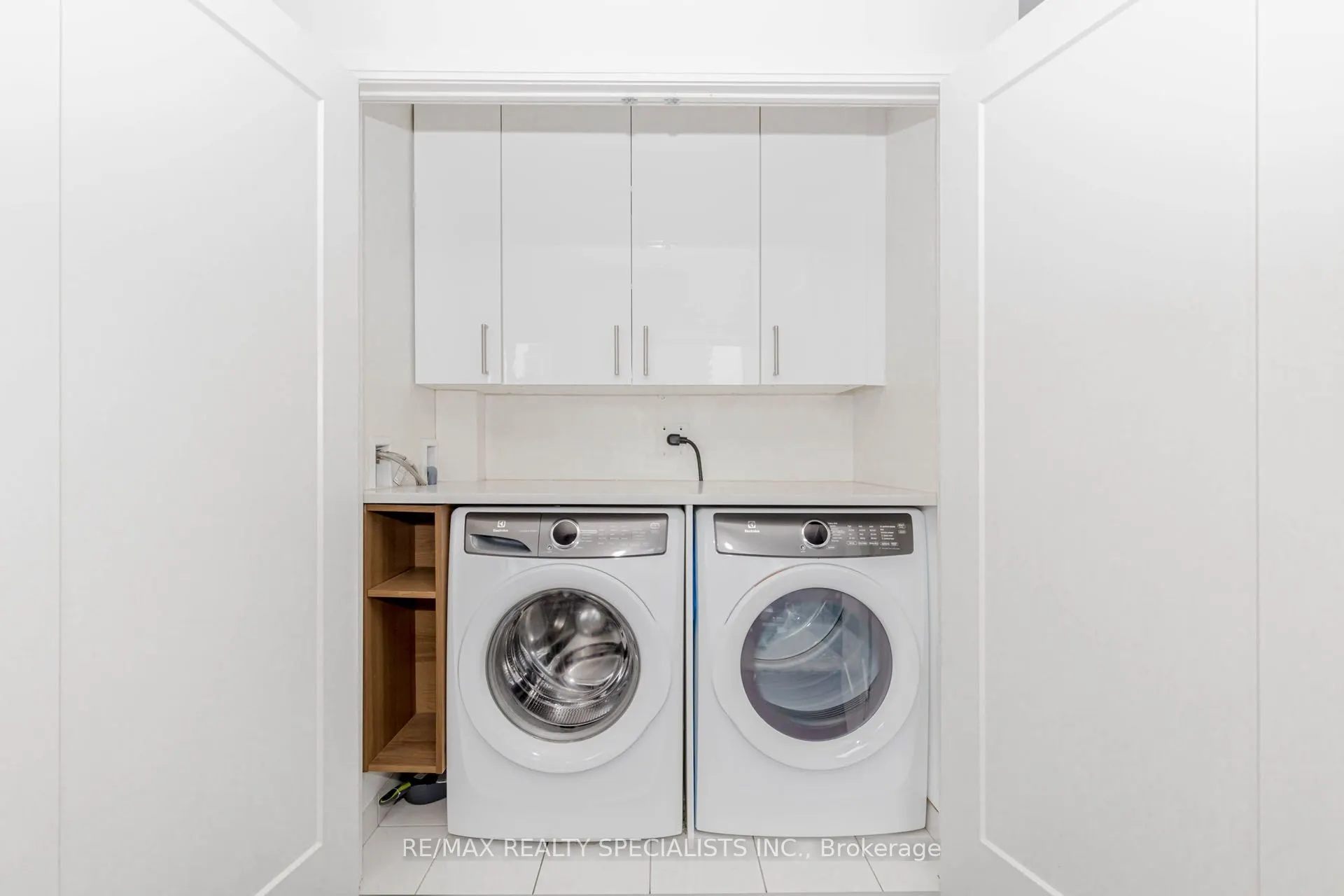 576 FRONT Street W, #1705