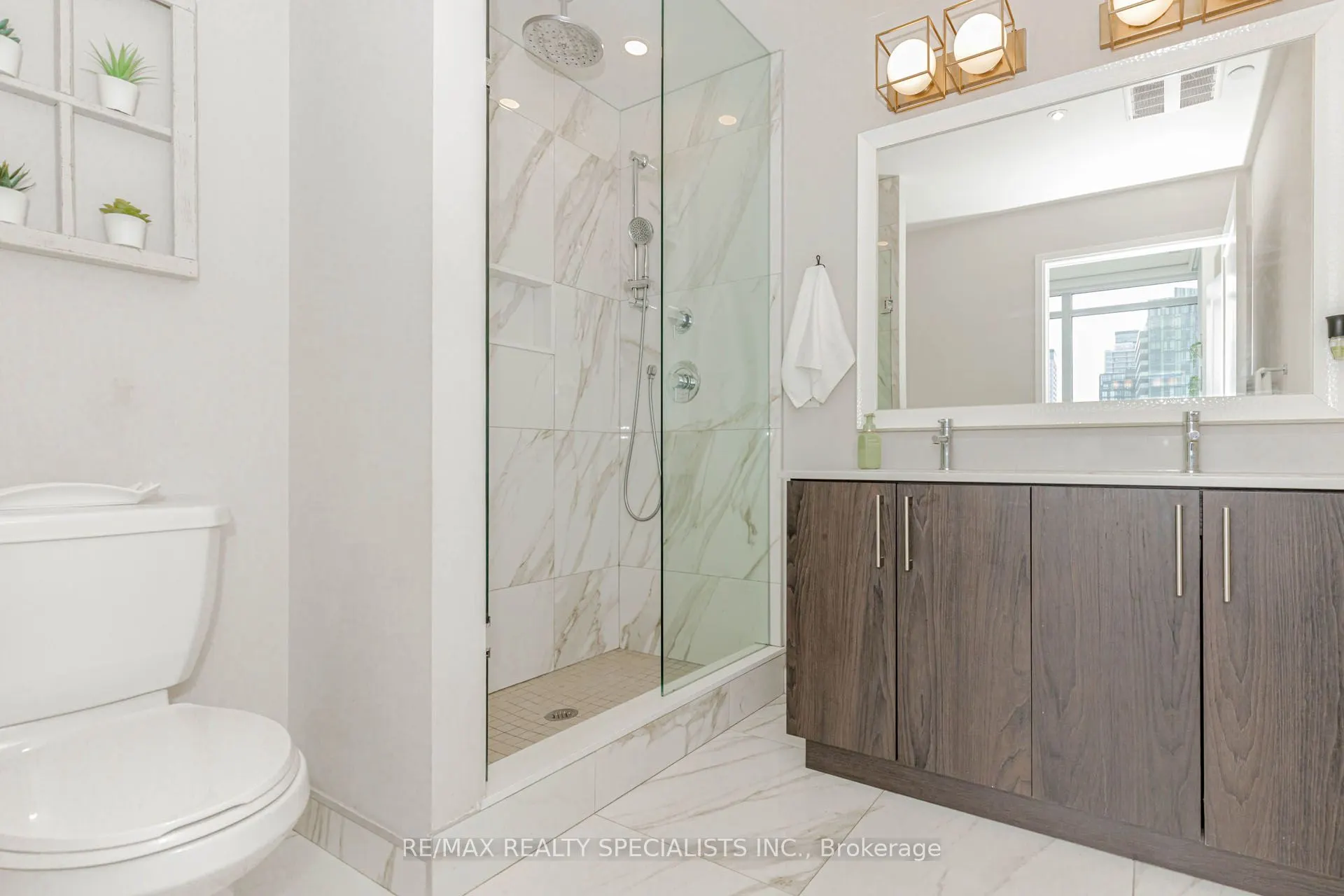 576 FRONT Street W, #1705