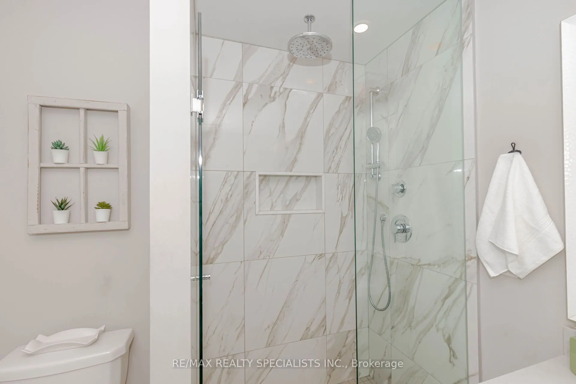 576 FRONT Street W, #1705