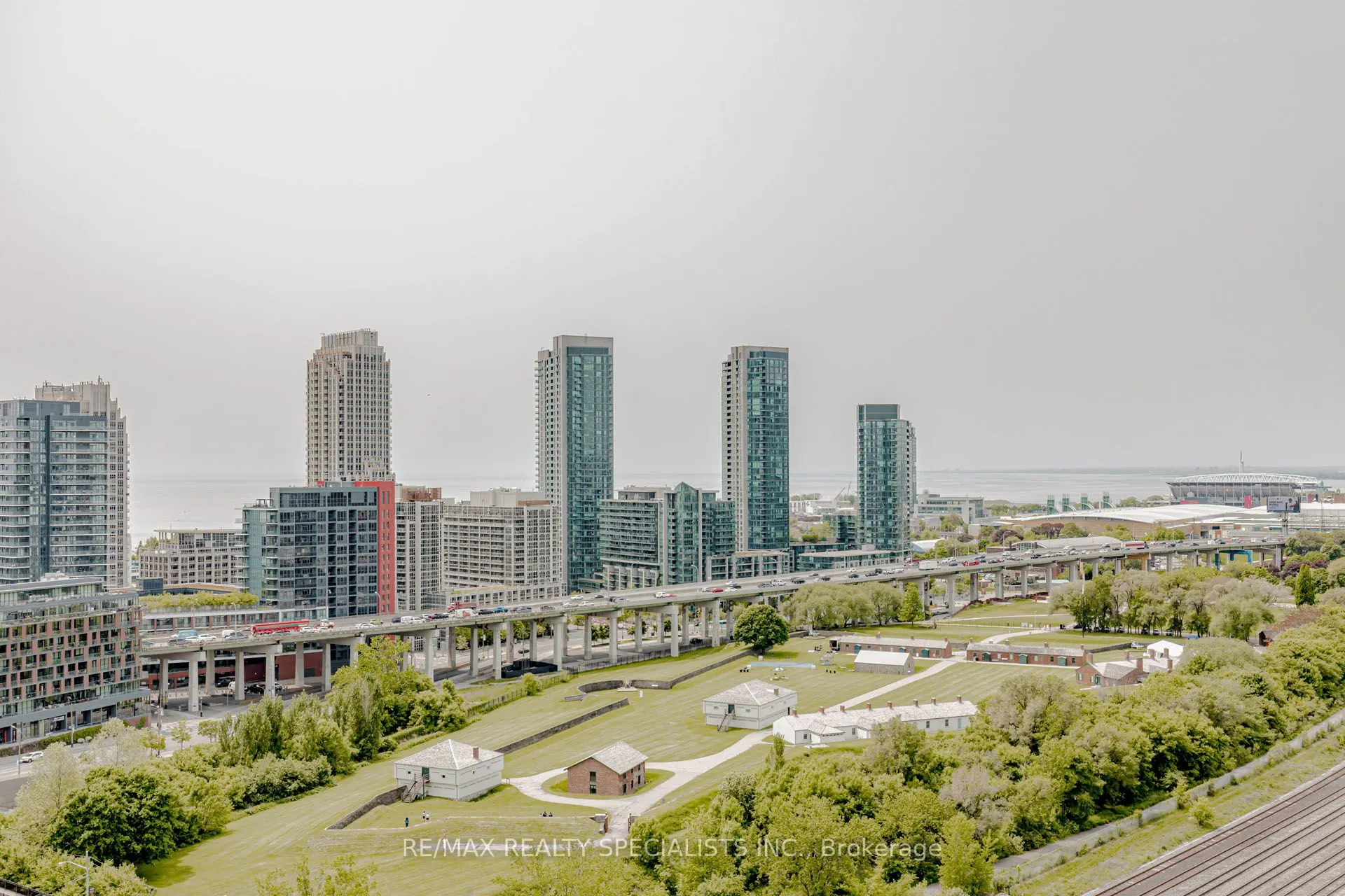 576 FRONT Street W, #1705