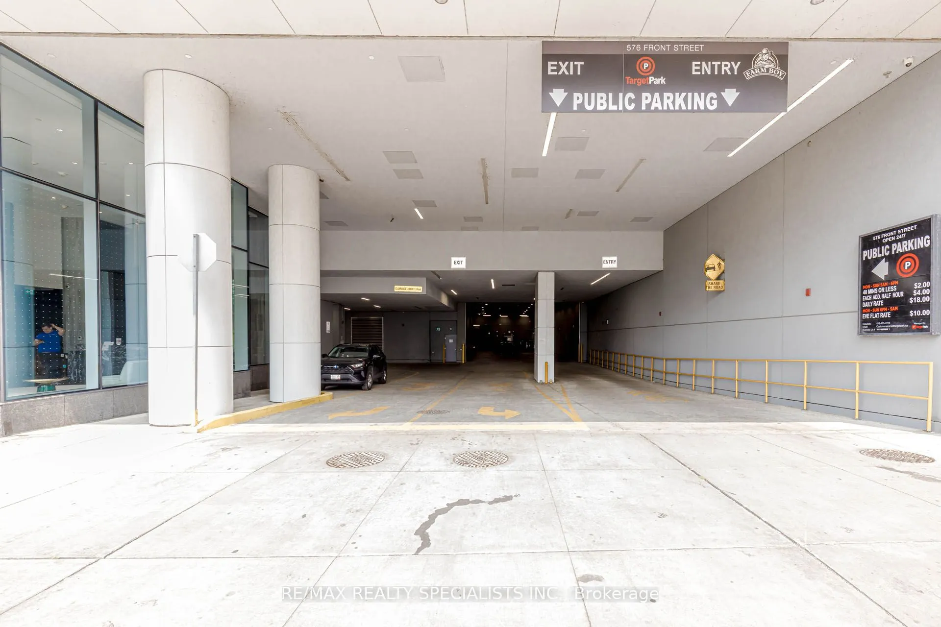 576 FRONT Street W, #1705