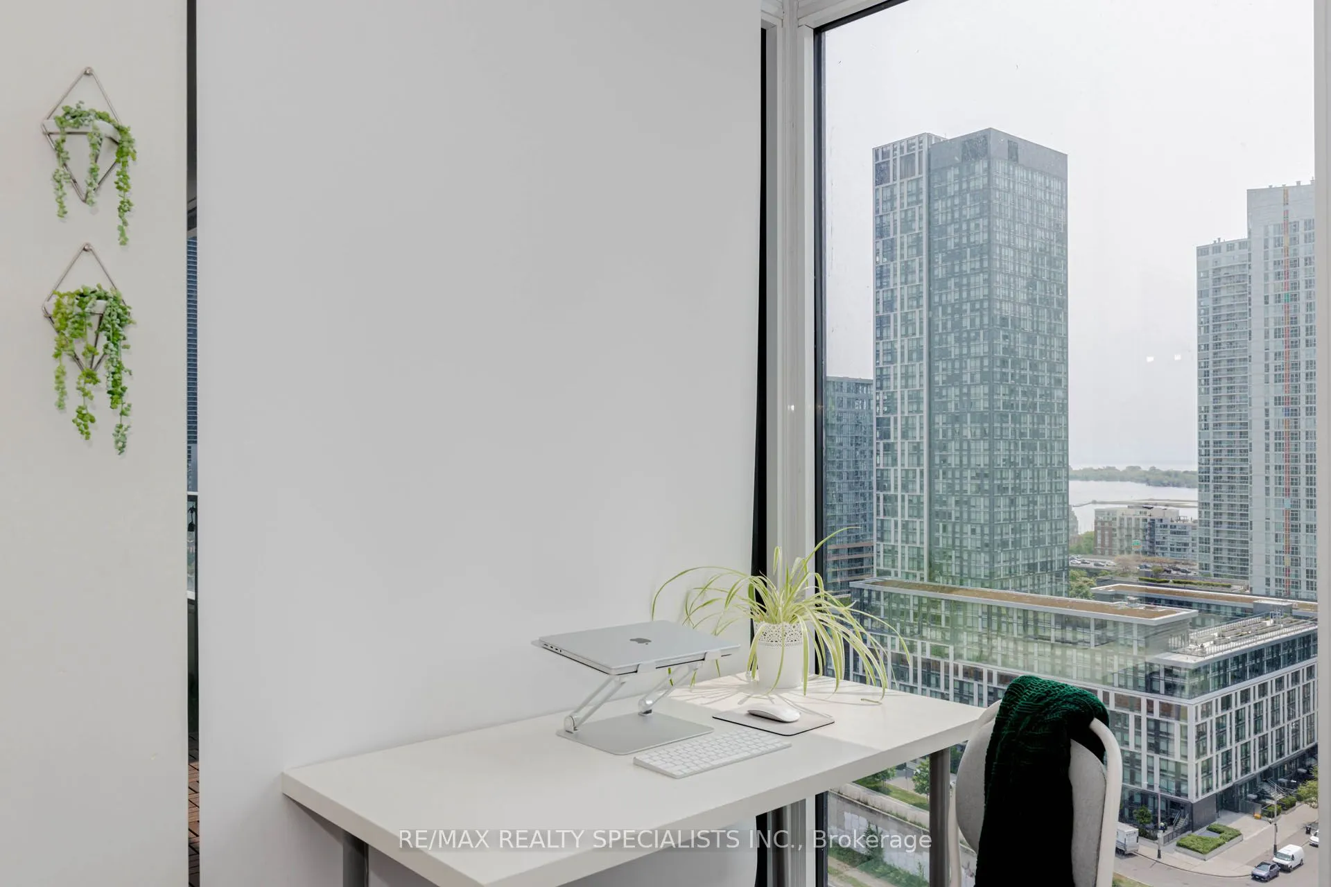 576 FRONT Street W, #1705
