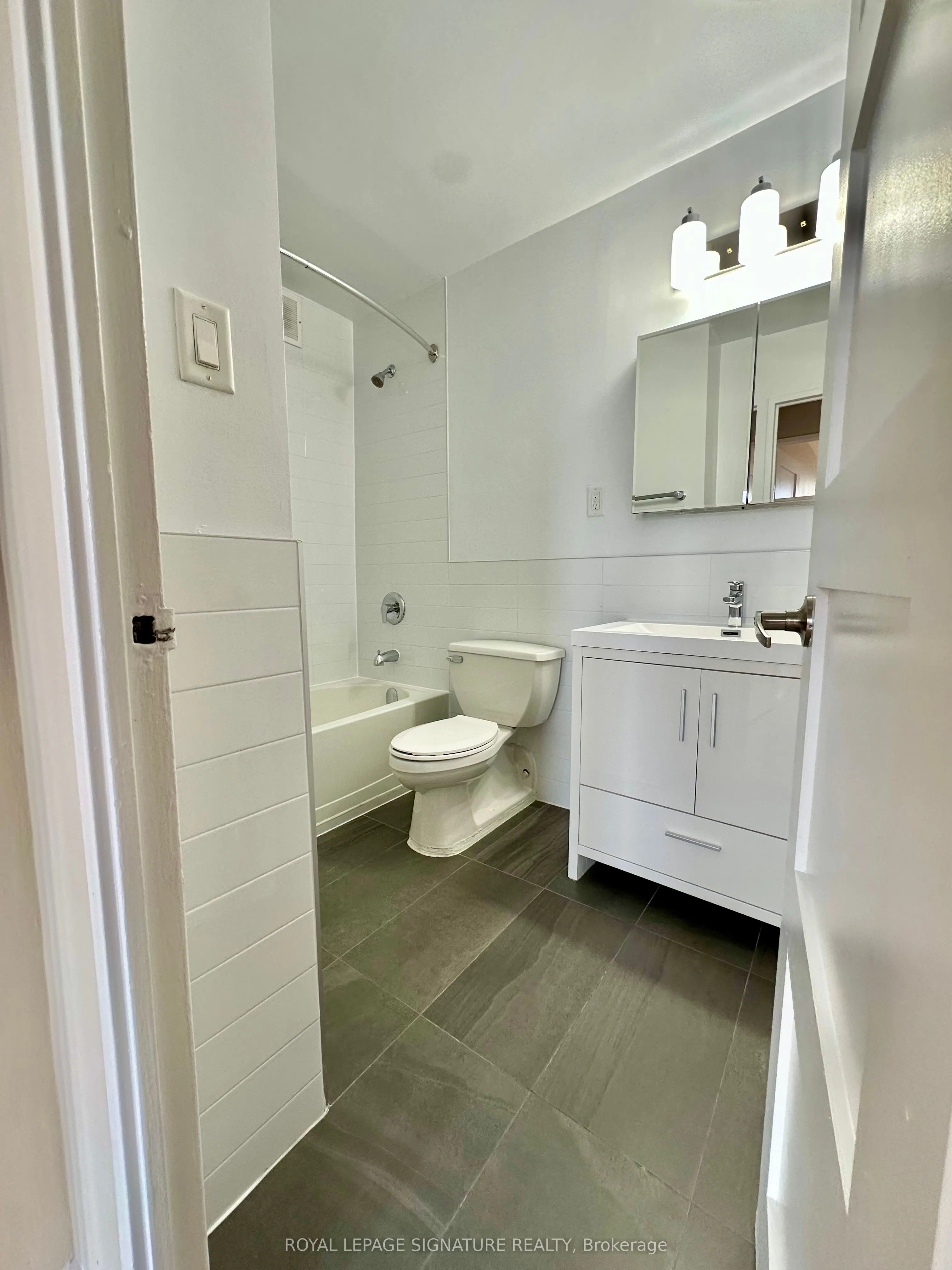 666 Spadina Avenue, #903