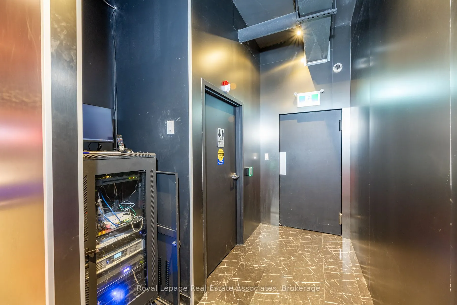 560 Queen Street W