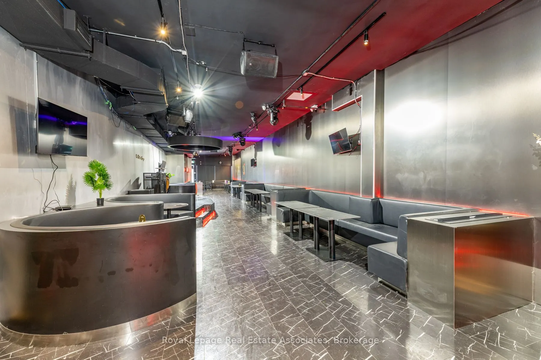 560 Queen Street W
