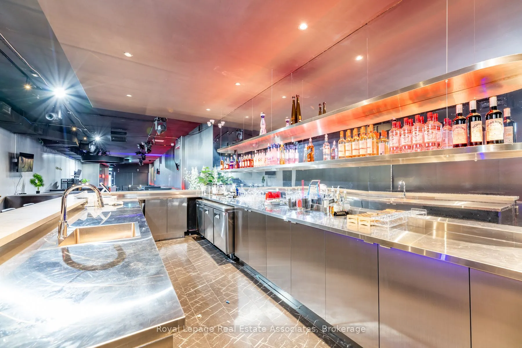 560 Queen Street W