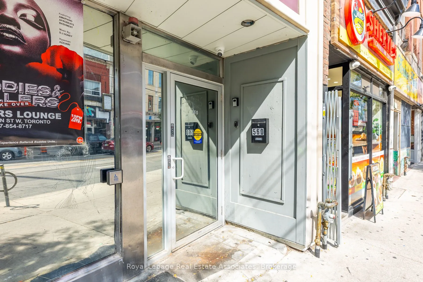 560 Queen Street W