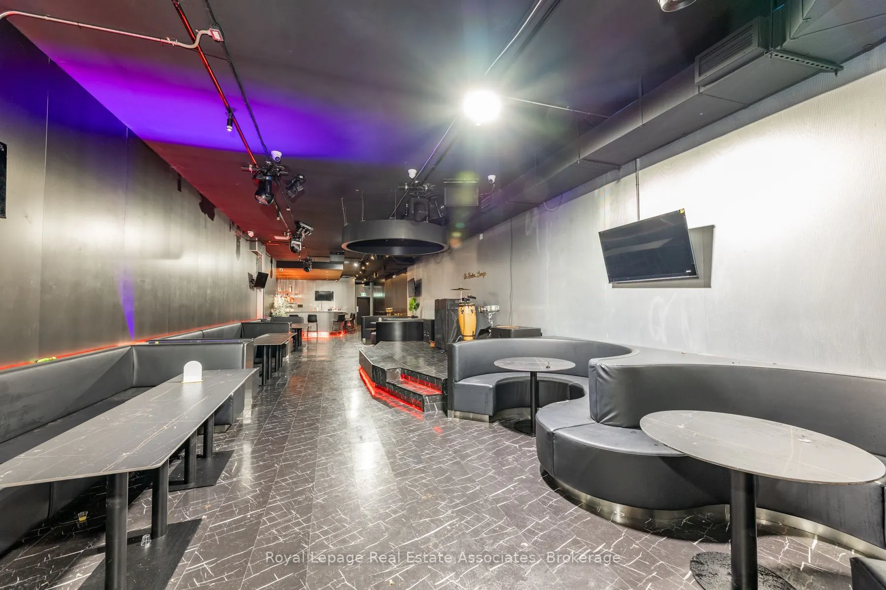 560 Queen Street W