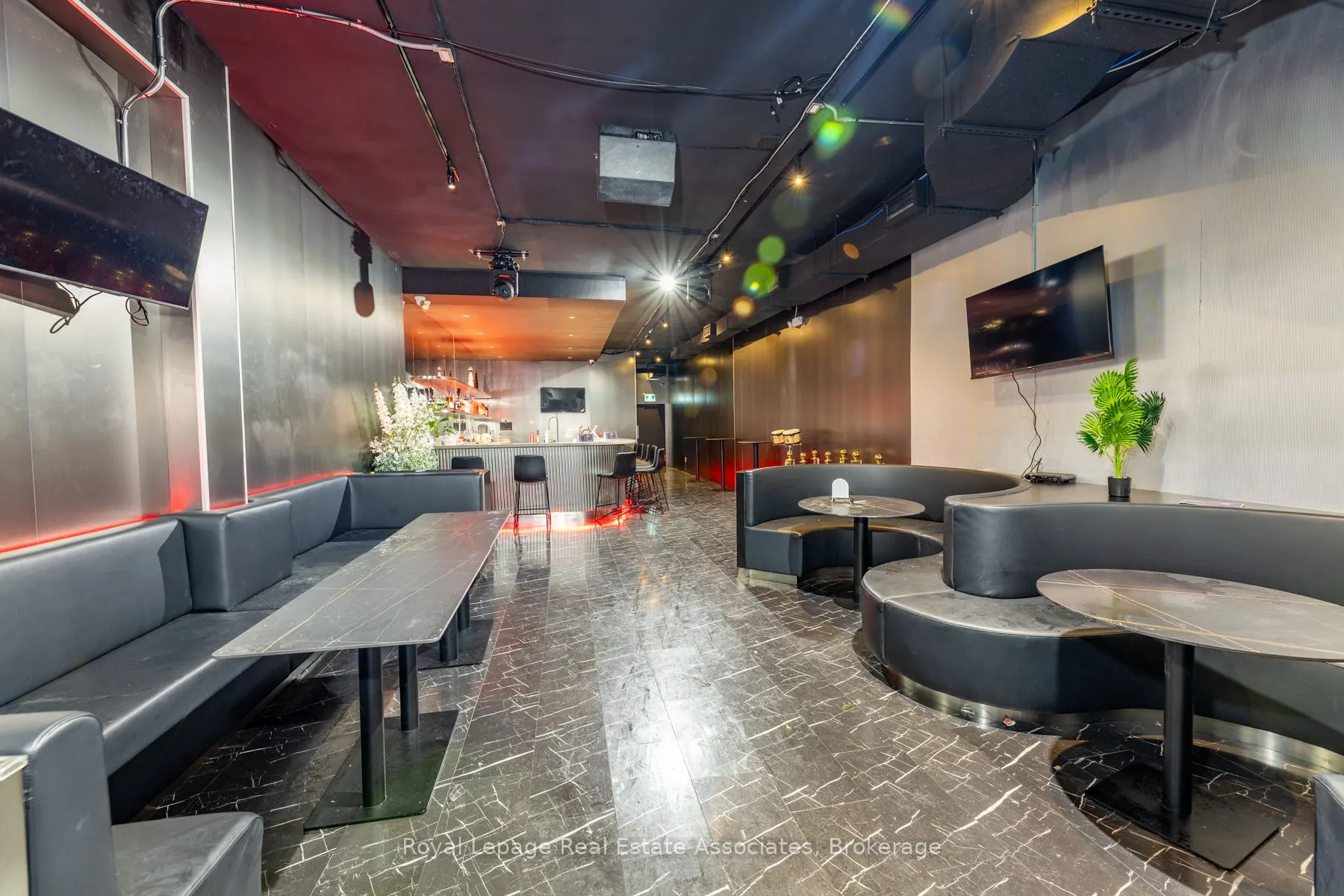 560 Queen Street W