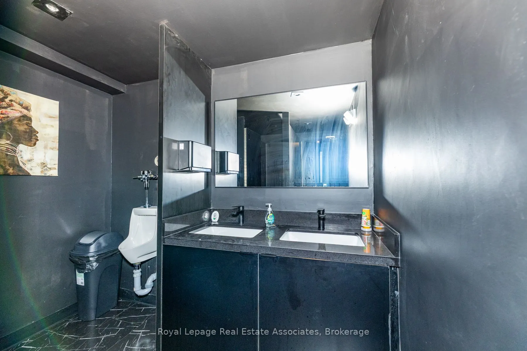 560 Queen Street W