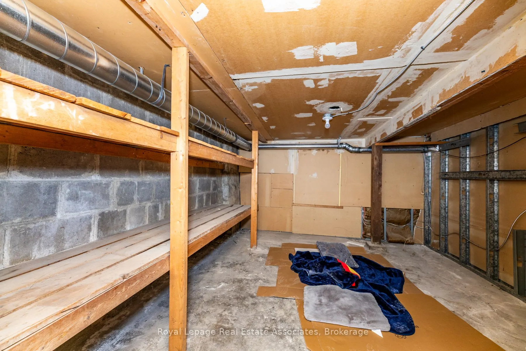 560 Queen Street W